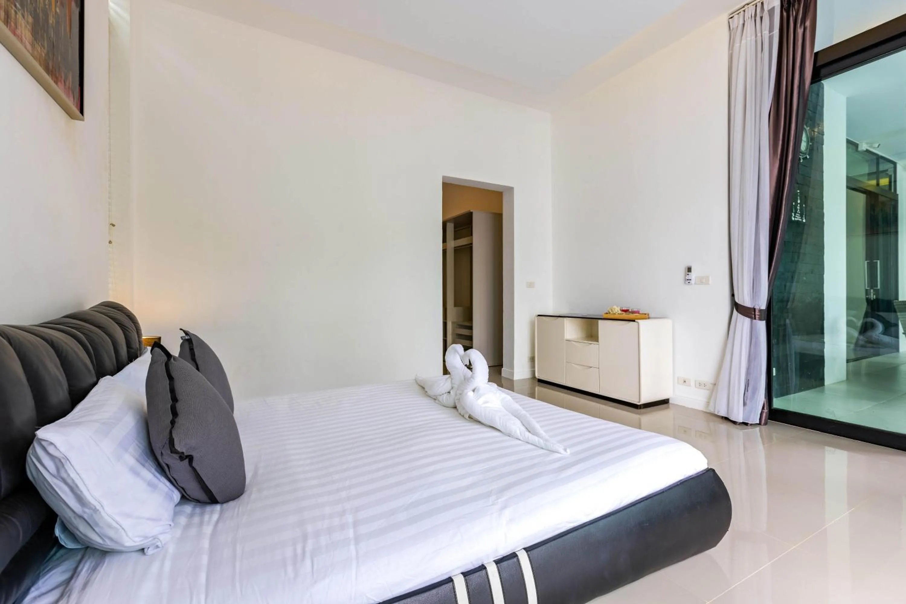 Bed in 3 Bedroom Pool Villa BL2