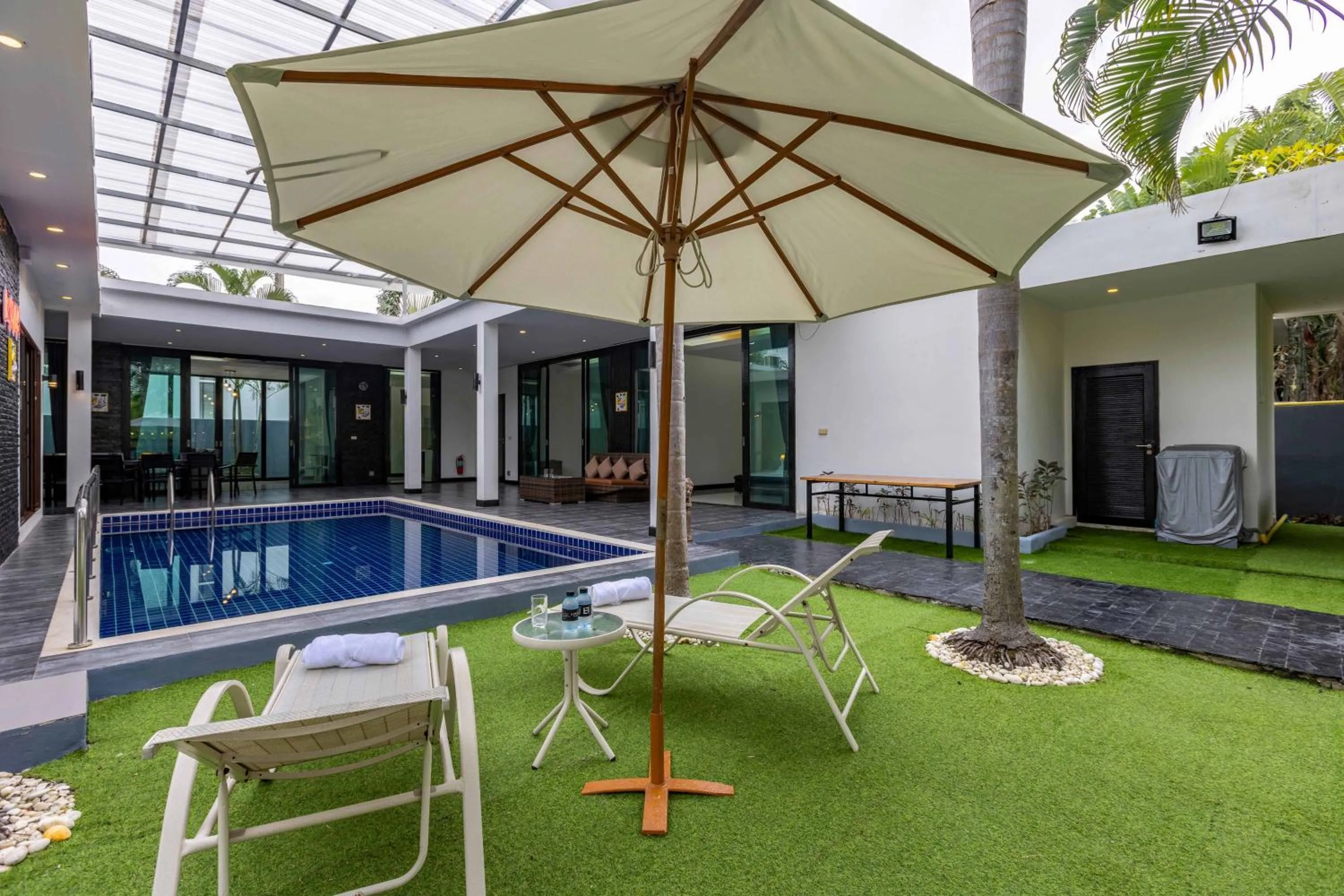 4 Bedroom Modern Pool Villa BL10