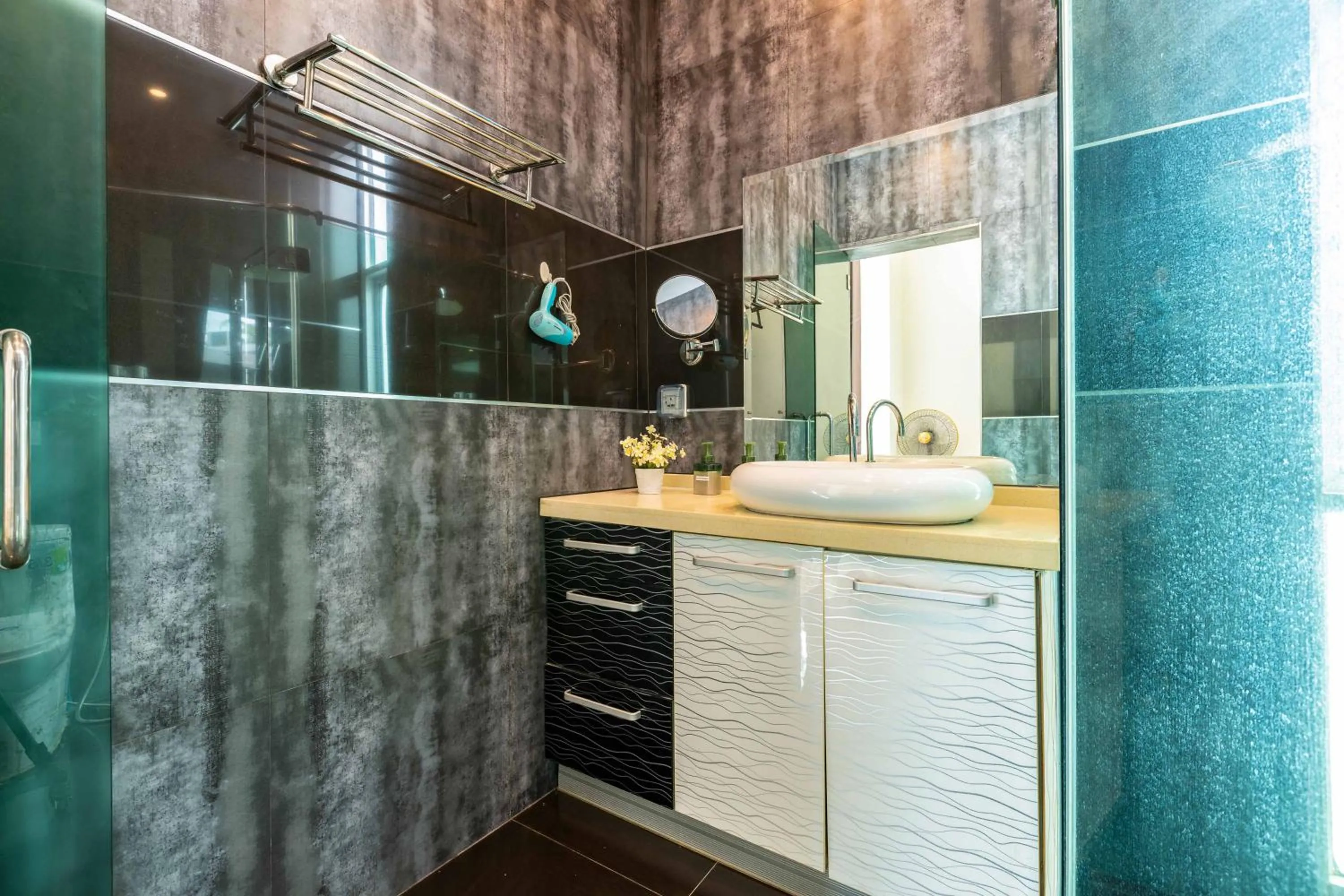 4 Bedroom Modern Pool Villa BL10