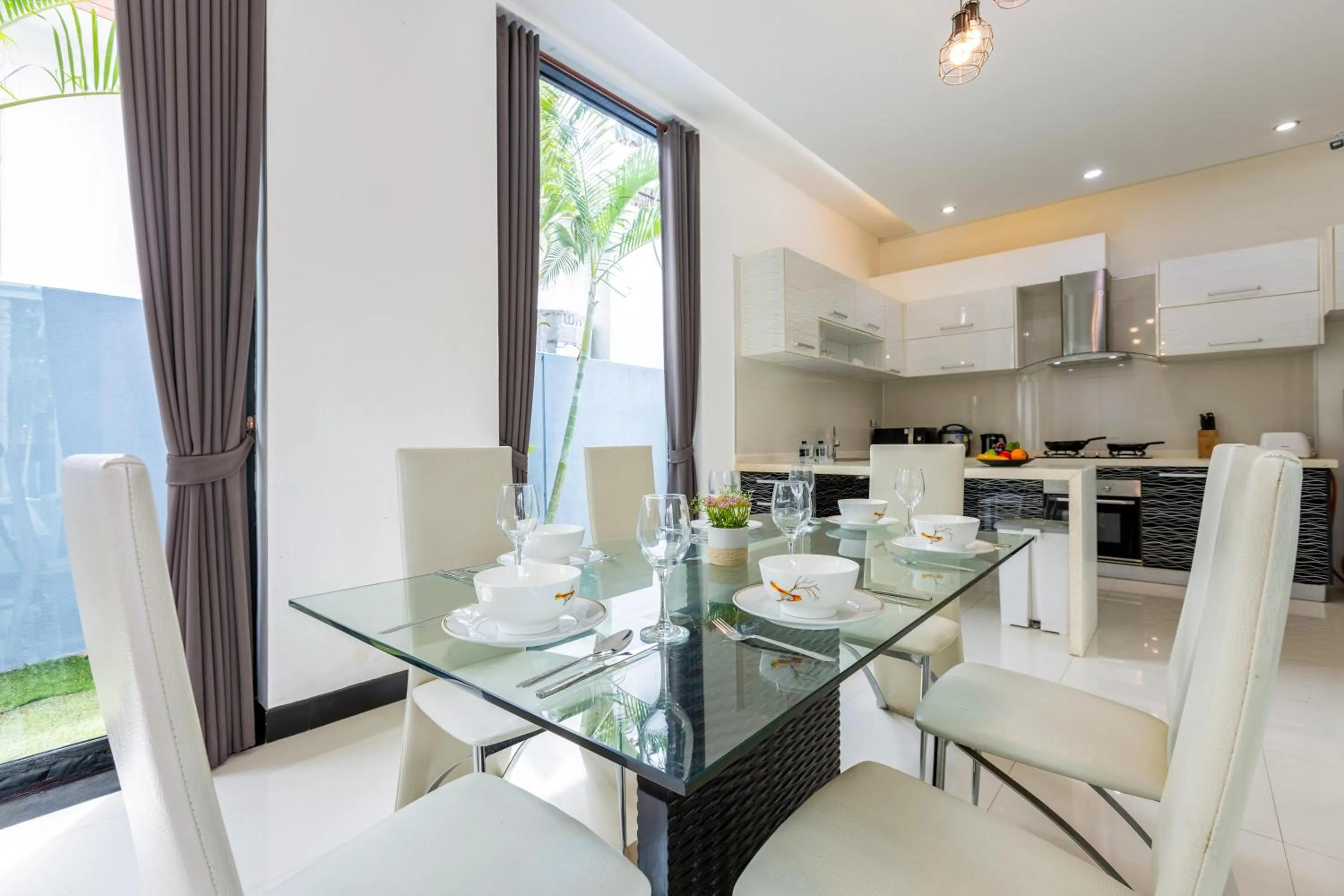 4 Bedroom Modern Pool Villa BL10