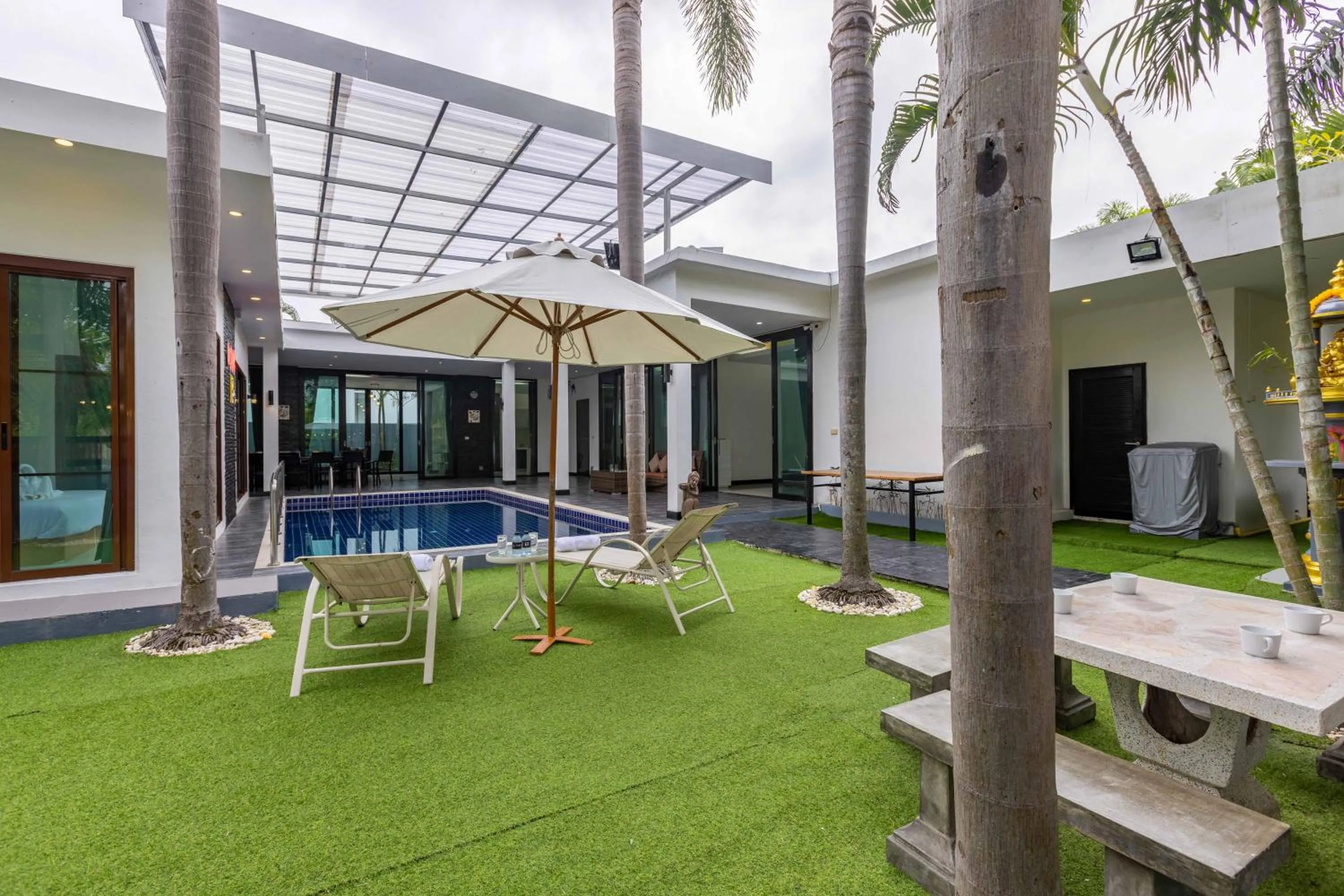 4 Bedroom Modern Pool Villa BL10