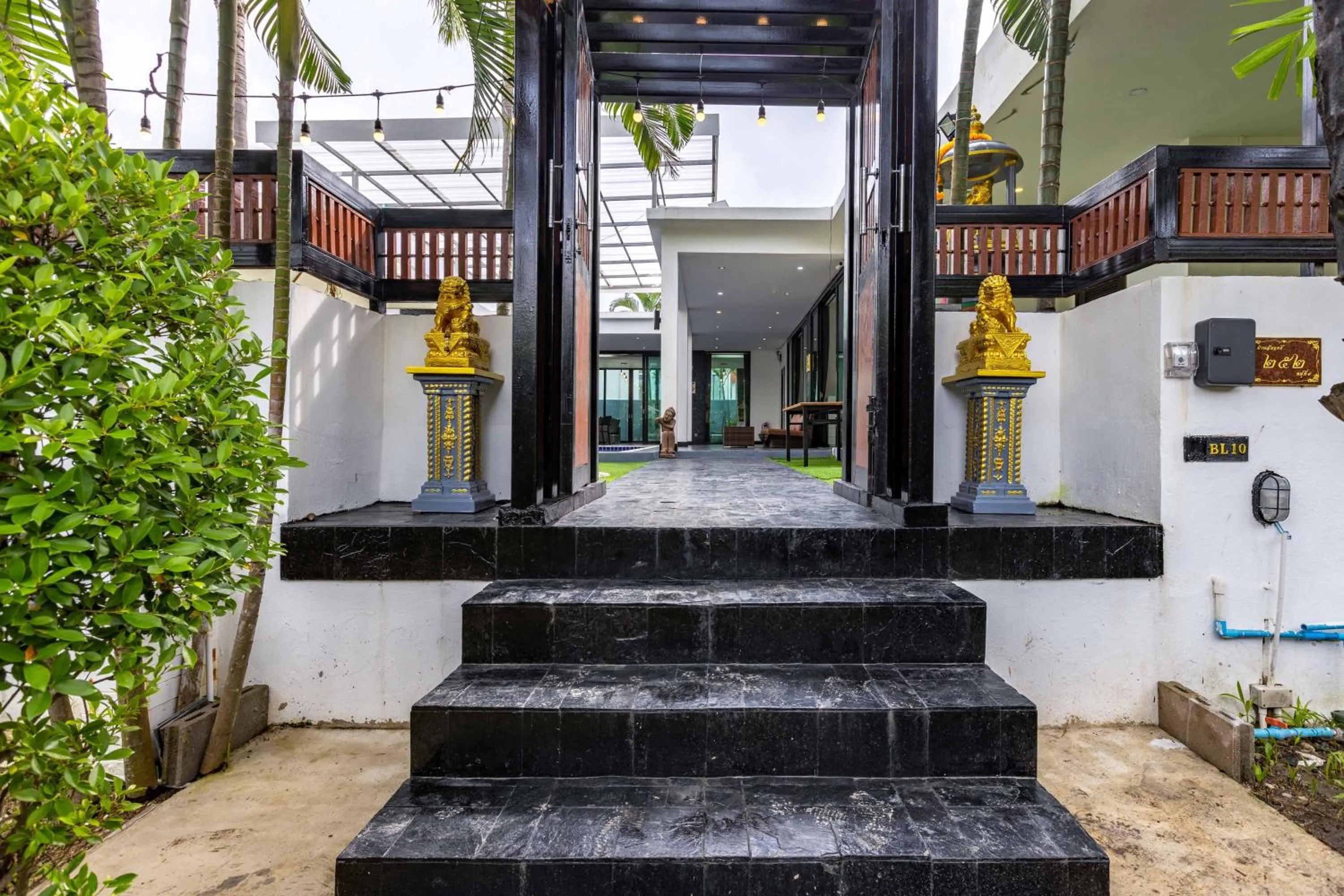 4 Bedroom Modern Pool Villa BL10