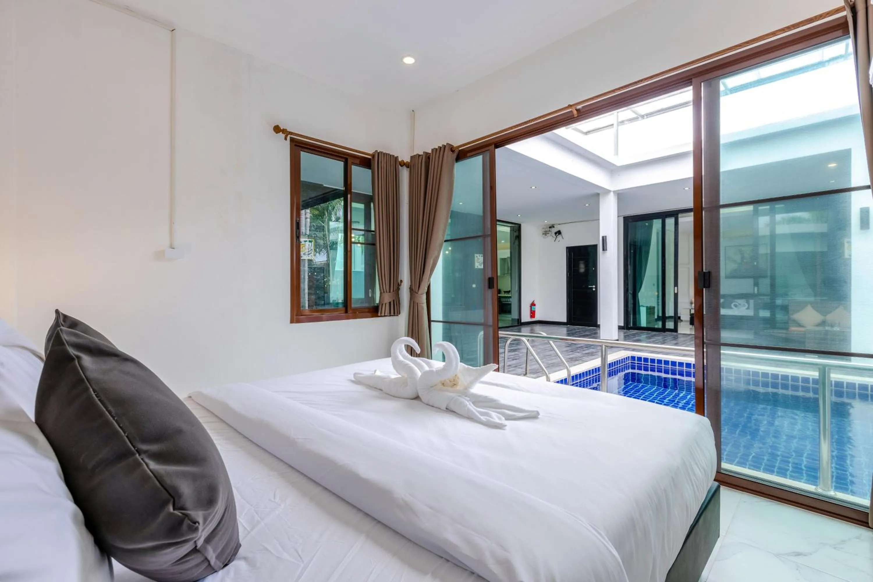 Bed in 4 Bedroom Modern Pool Villa BL10
