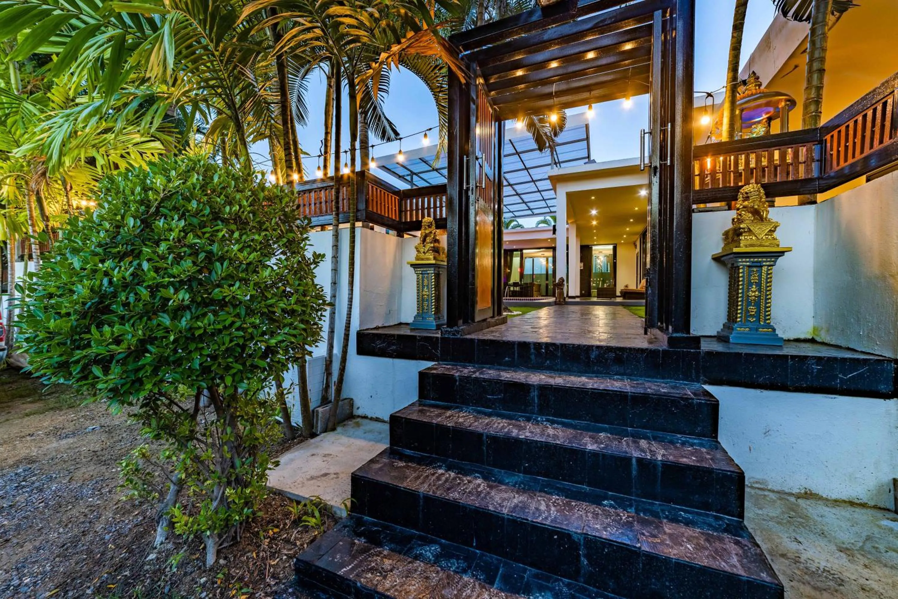 4 Bedroom Modern Pool Villa BL10