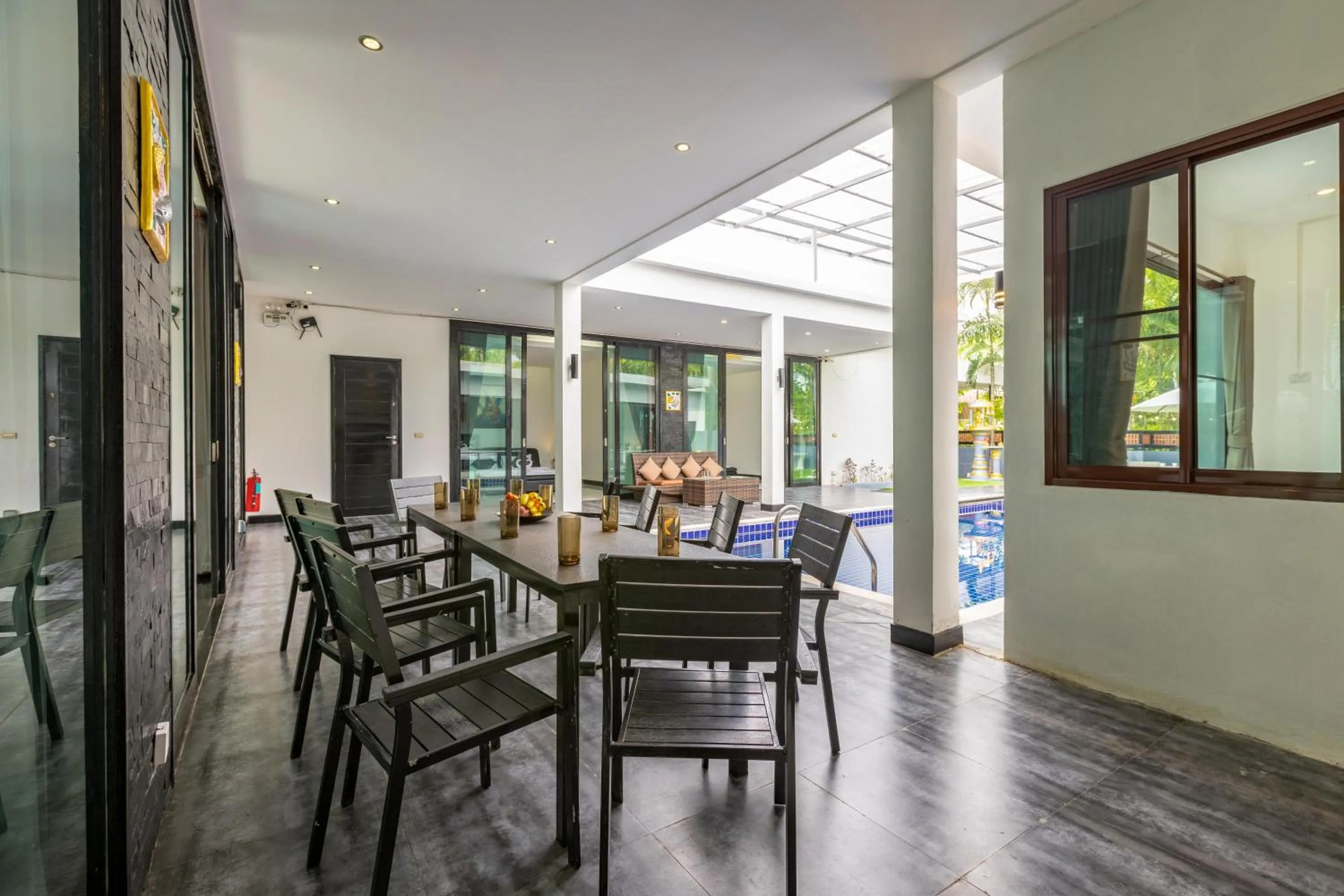 4 Bedroom Modern Pool Villa BL10