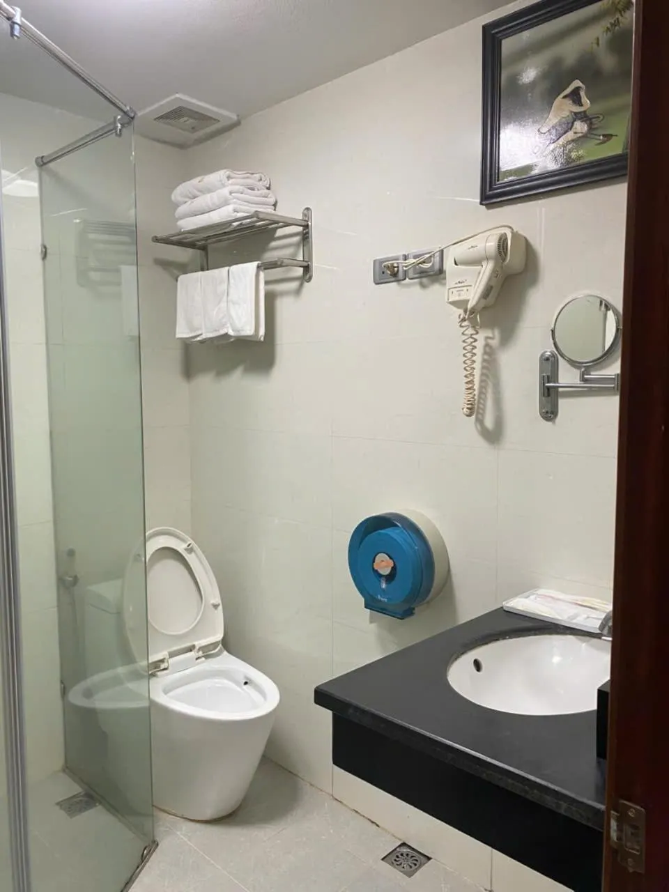 Shower in Moon Hotel Cau Giay