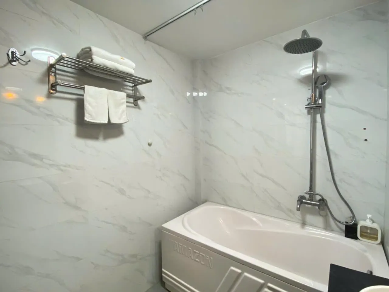 Shower in Moon Hotel Cau Giay