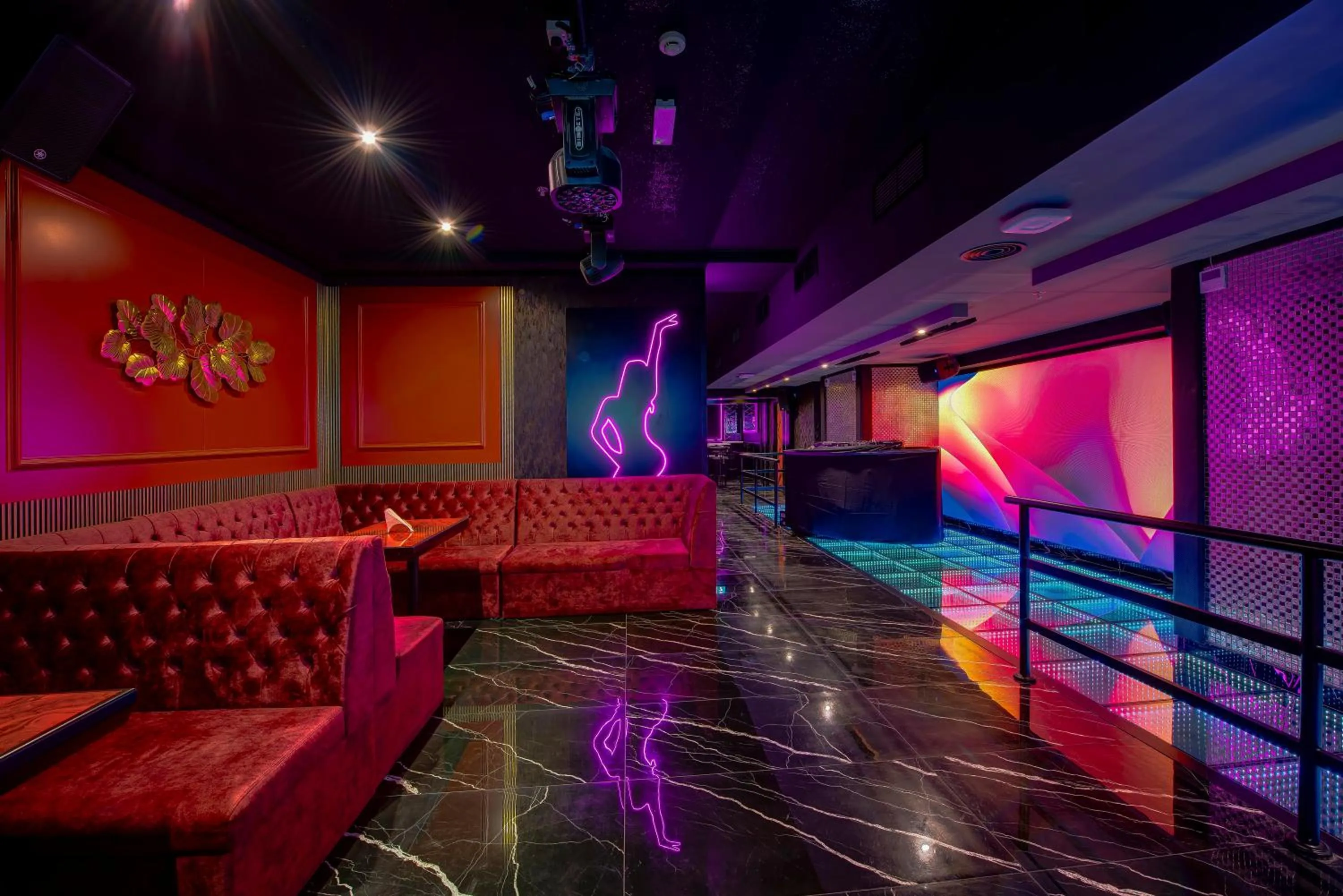 Nightclub / DJ in Wescott Hotel