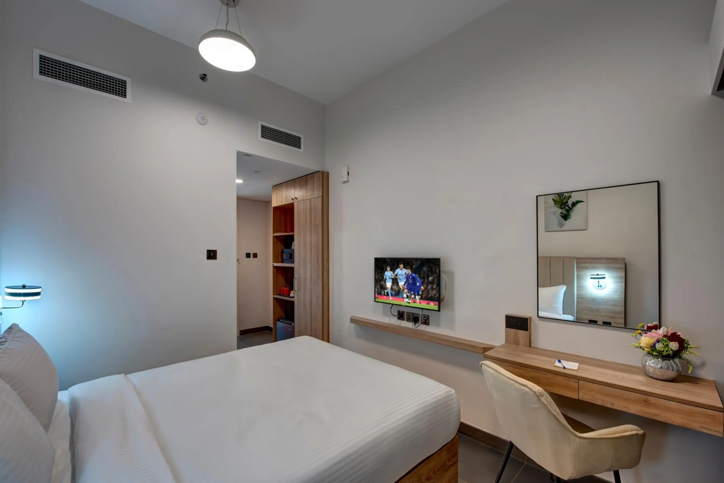 Photo of the whole room, Bed in Wescott Hotel