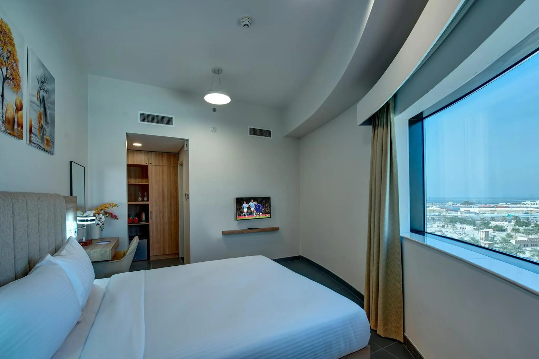 View (from property/room), Bed in Wescott Hotel