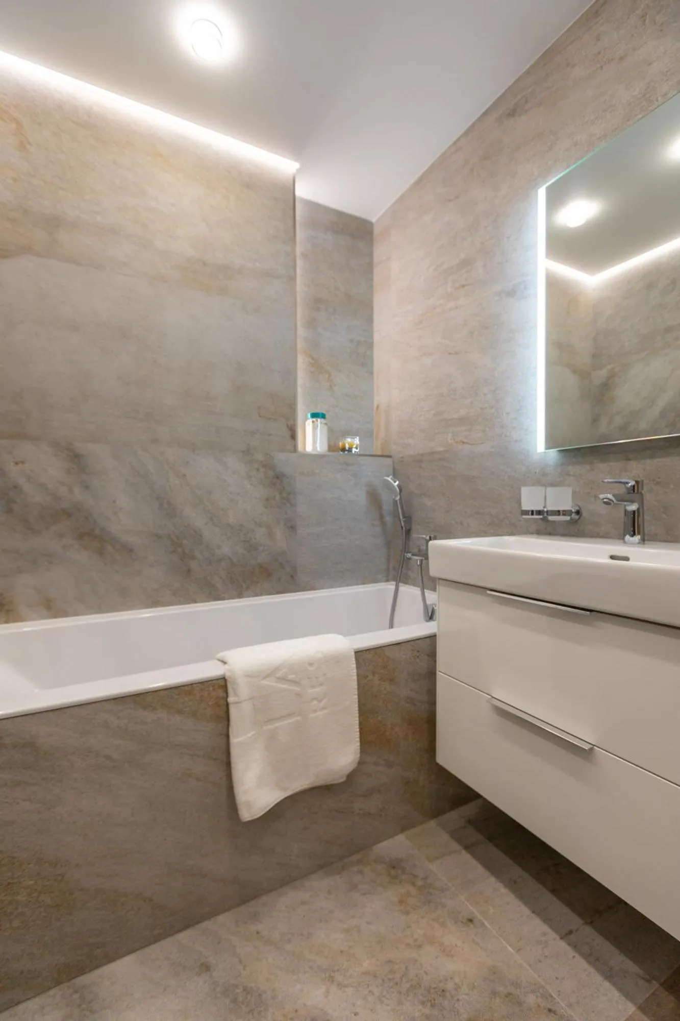 Bathroom in APLEND Lake Resort