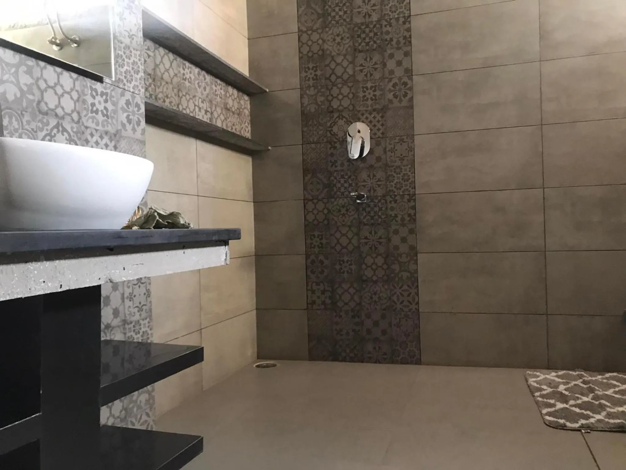 Shower in Mariya Condo hotel