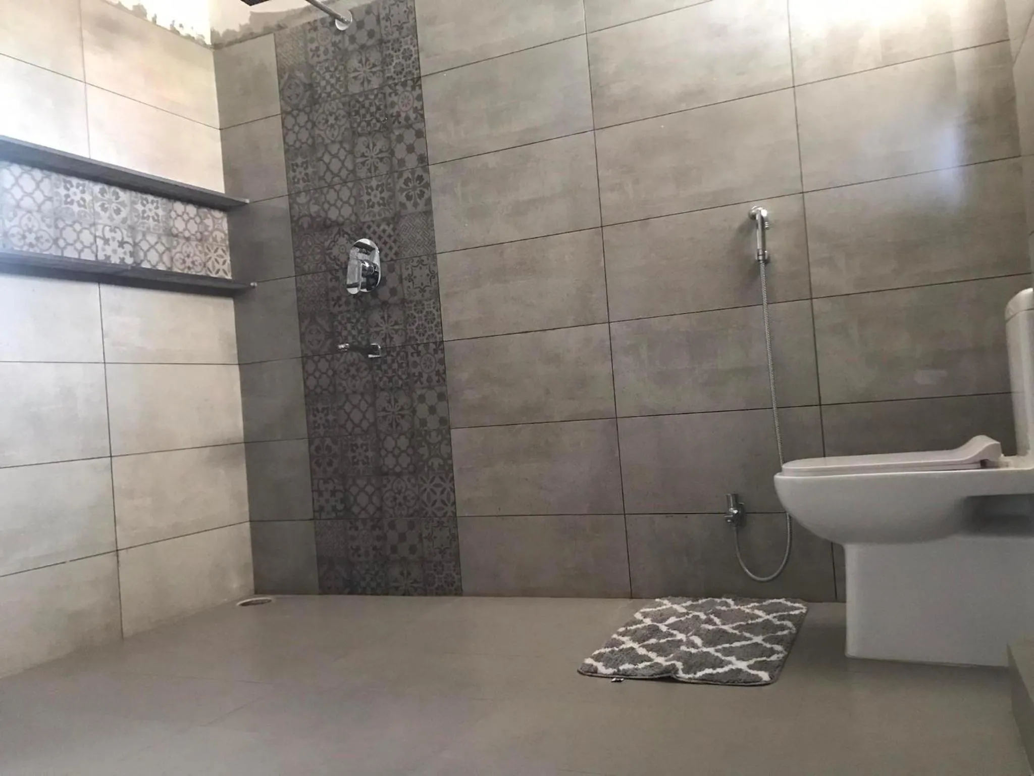 Shower in Mariya Condo hotel