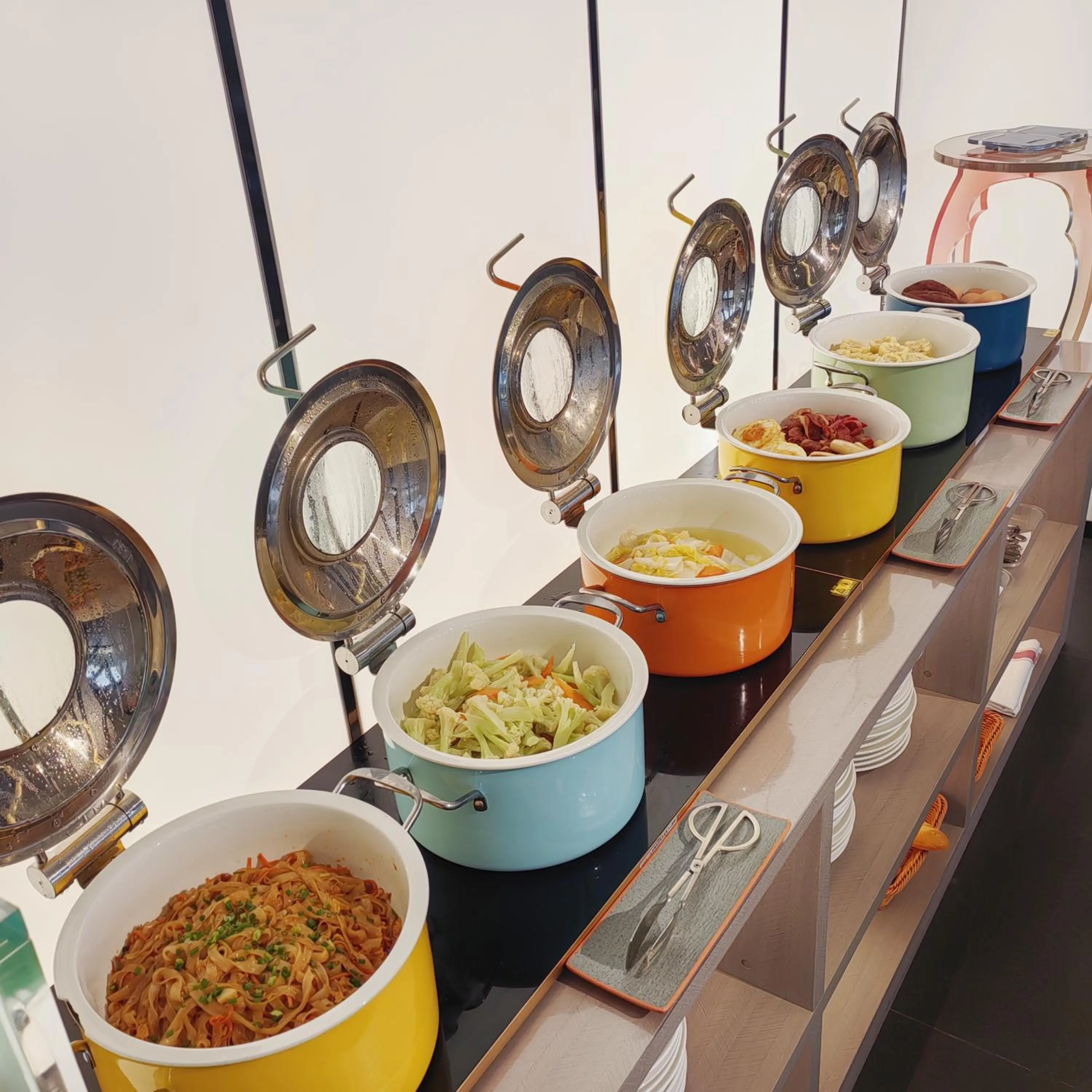 Buffet breakfast in Riverside Wing Hotel Guilin