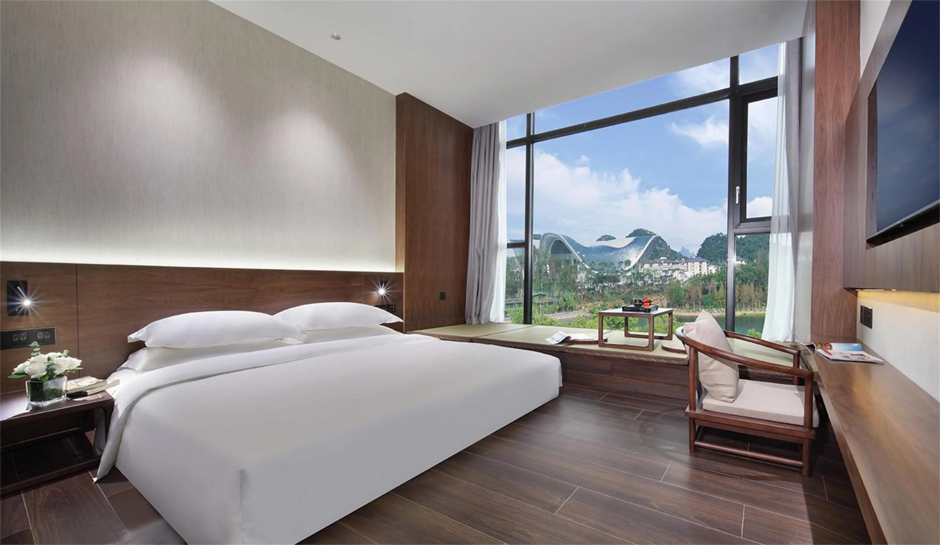 Photo of the whole room, Bed in Riverside Wing Hotel Guilin