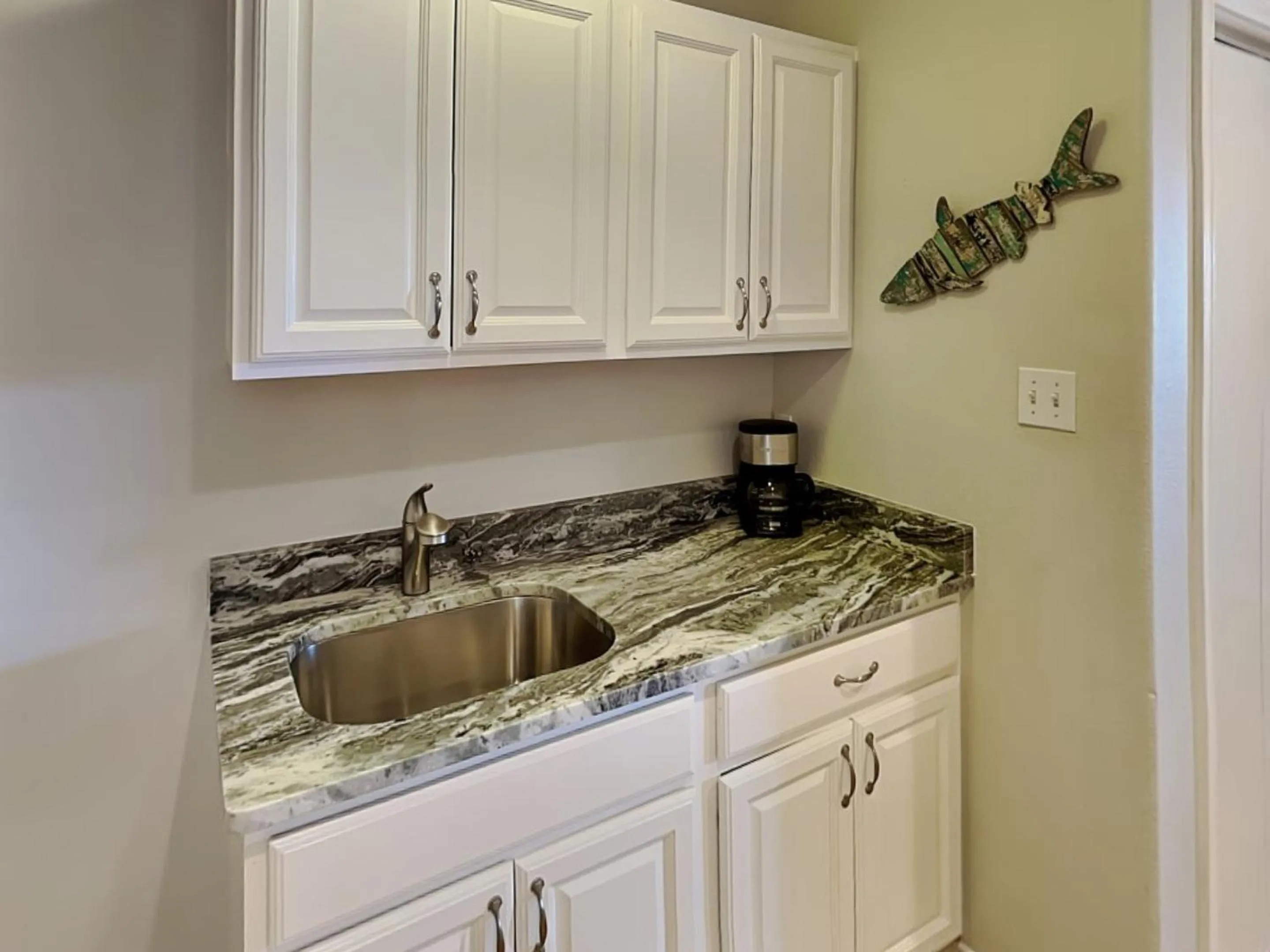 Kitchen or kitchenette in Blew By You