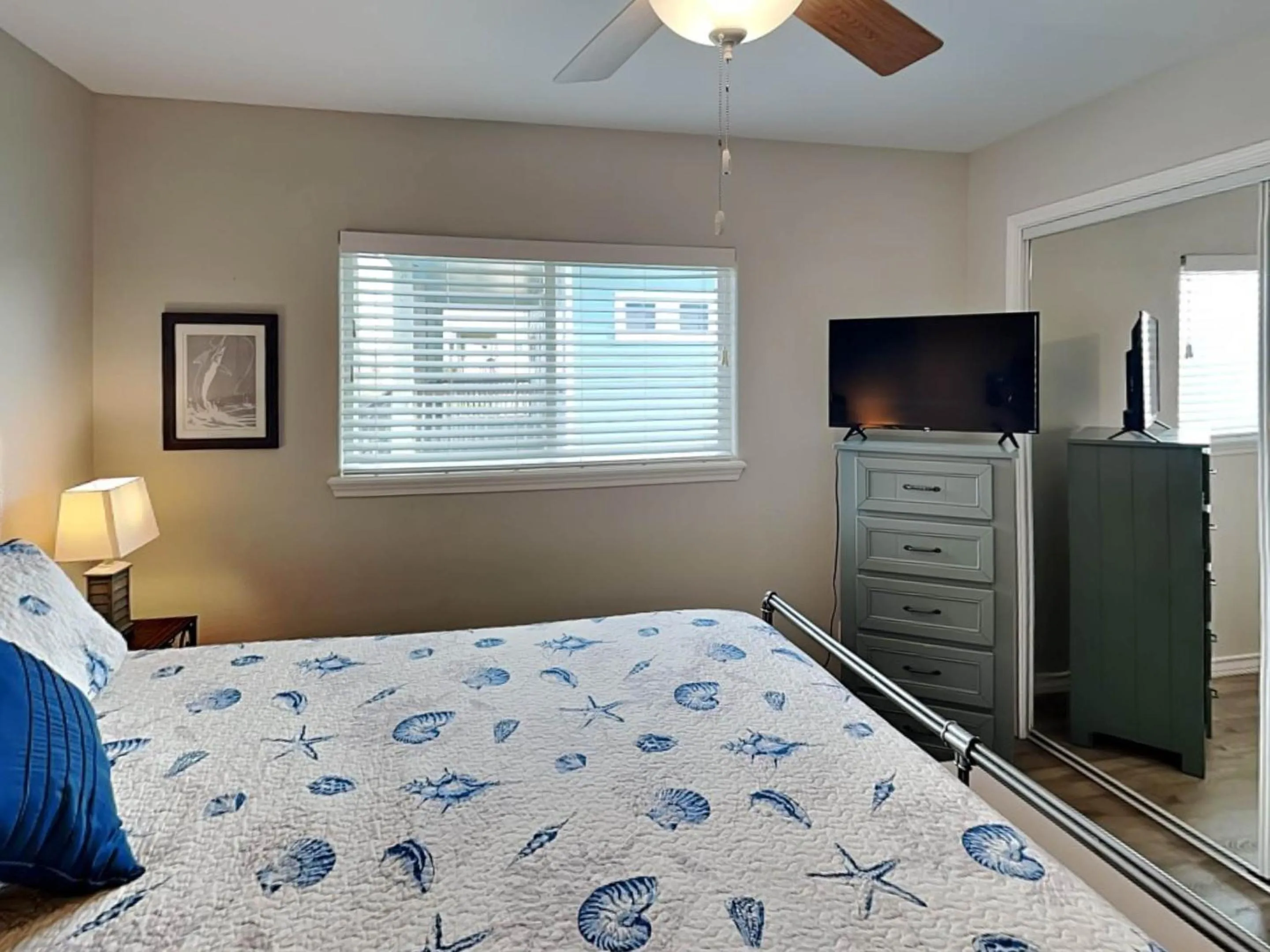 Property building, Bed in Blew By You