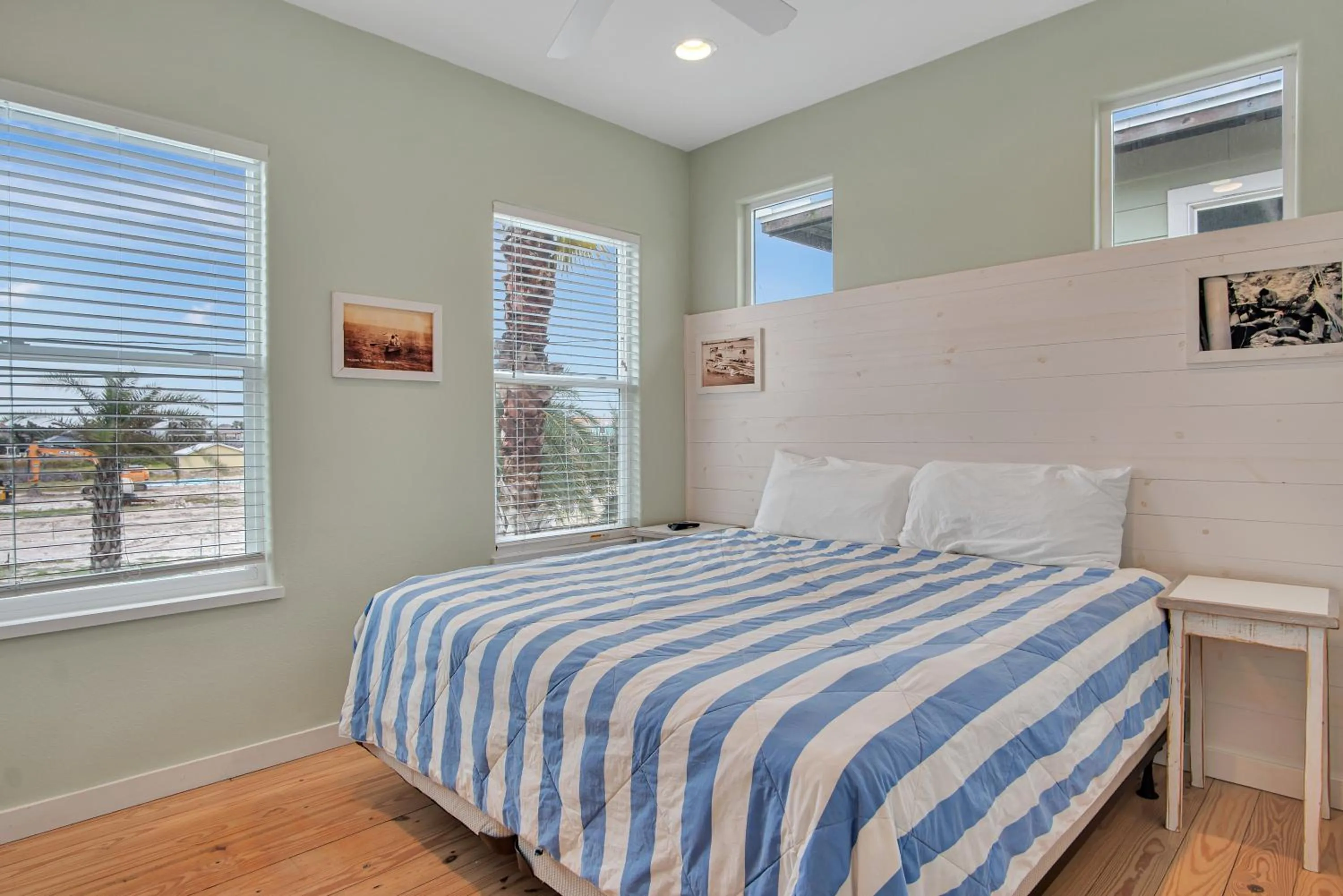 Property building, Bed in Beach Club 3