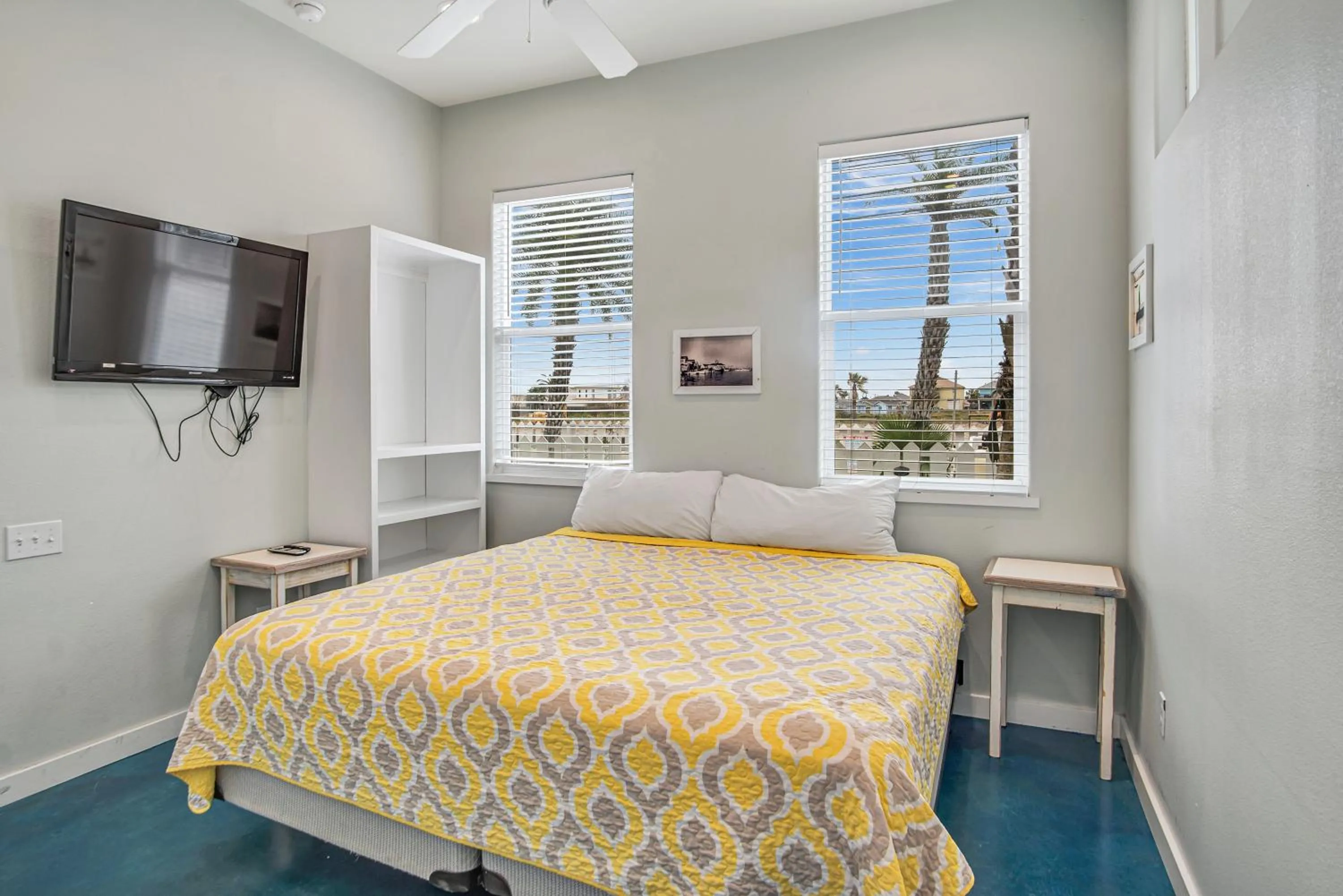 Property building, Bed in Beach Club 3