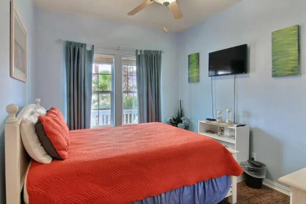 Bed in Coconut Charlies