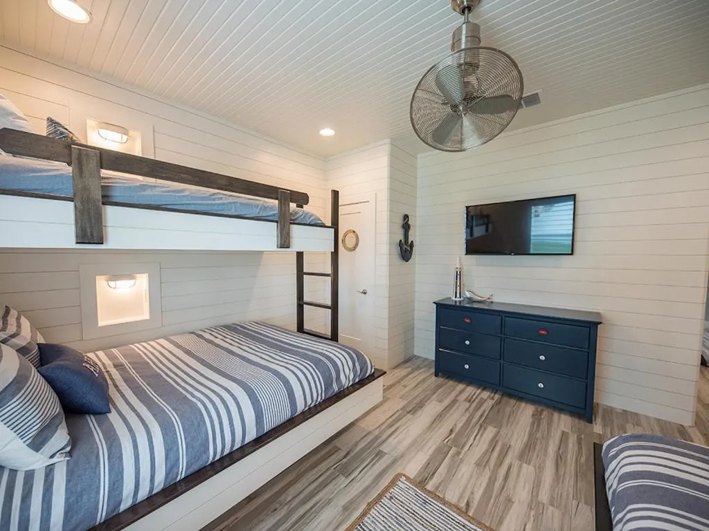 Property building, Bed in All Decked Out