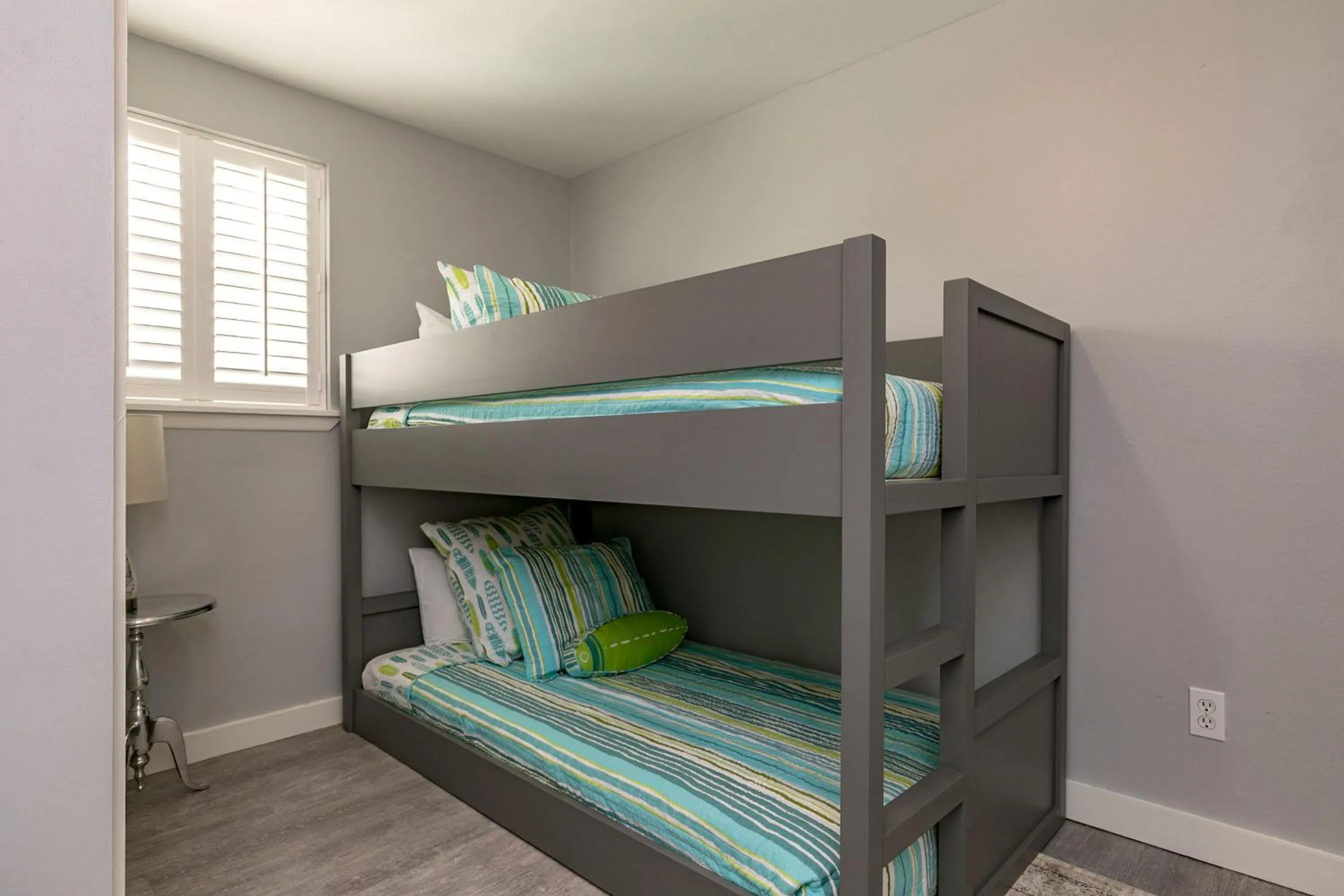 Property building, Bed in Cape Cod Cottage