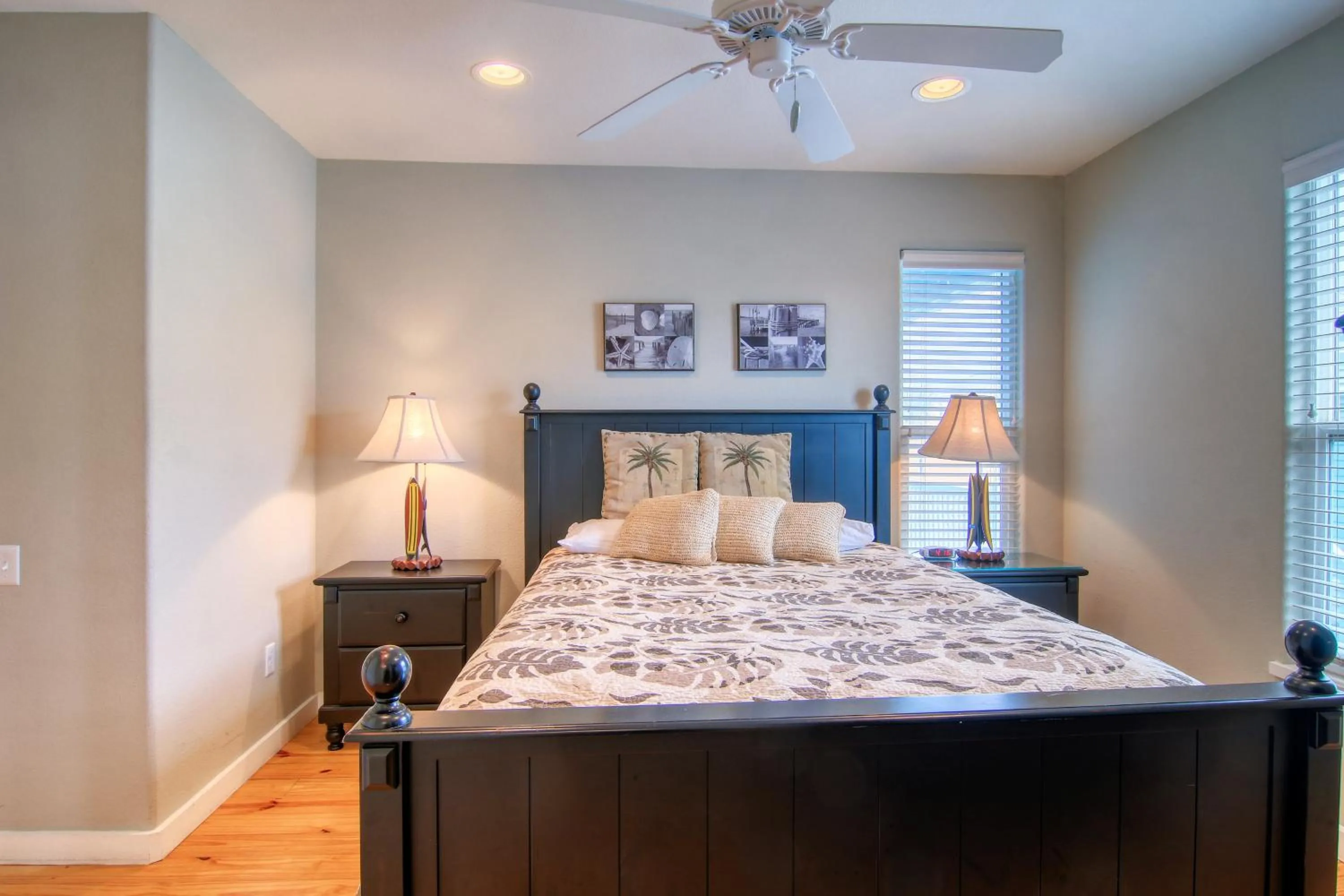 Property building, Bed in The Ohana Hut