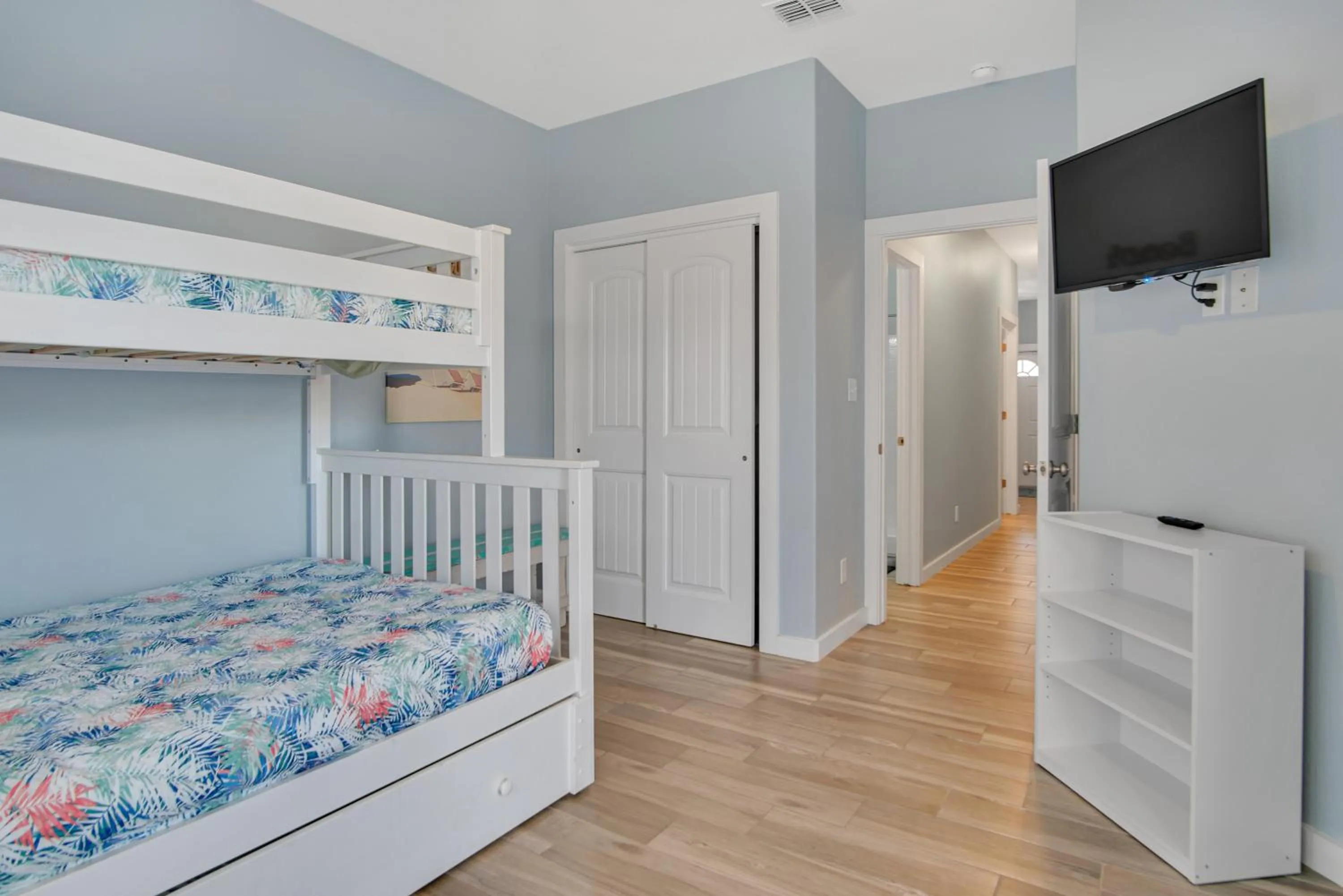 Property building, Bed in Fin And Tonic