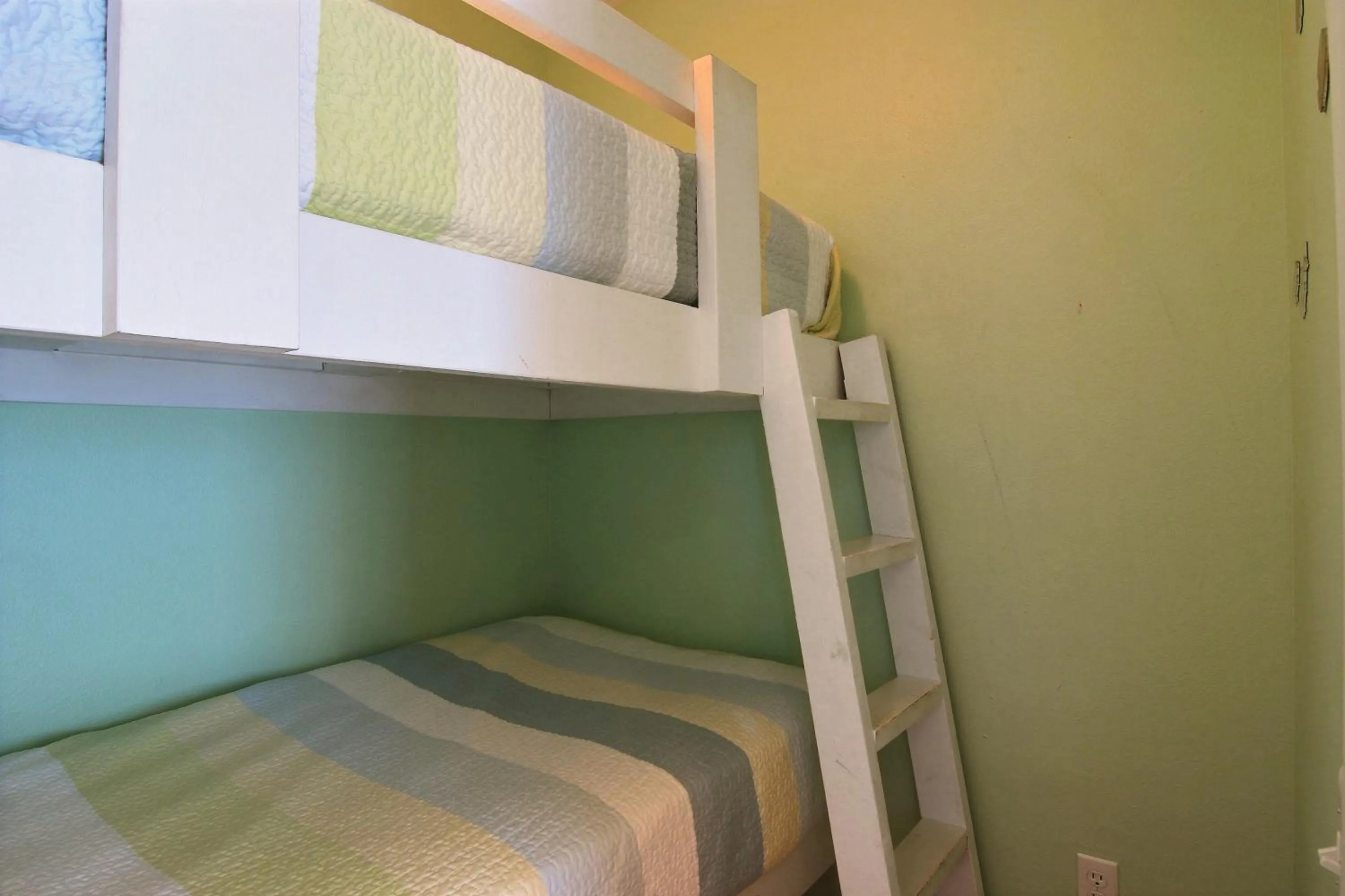 Property building, Bed in No Shoes No Shirt No Problem