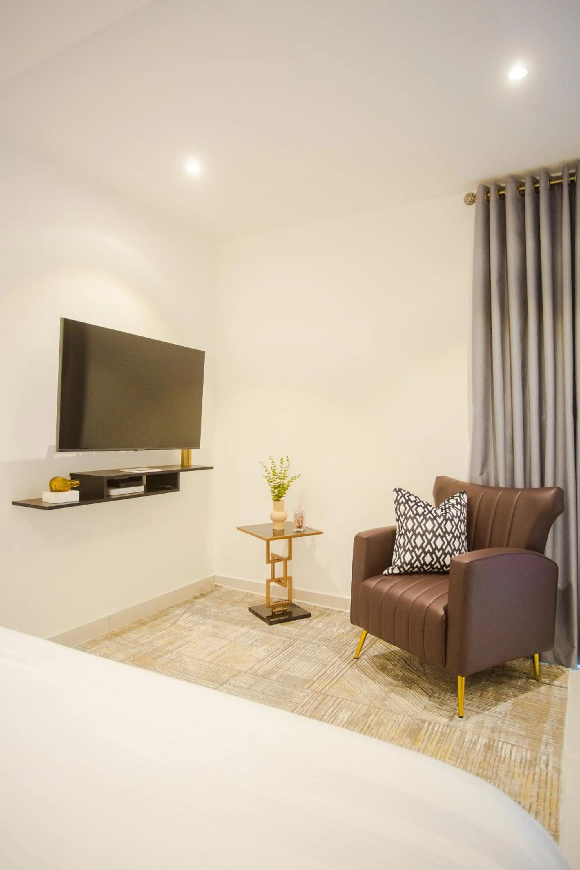TV and multimedia in Accra Luxury Apartments @ The Lennox
