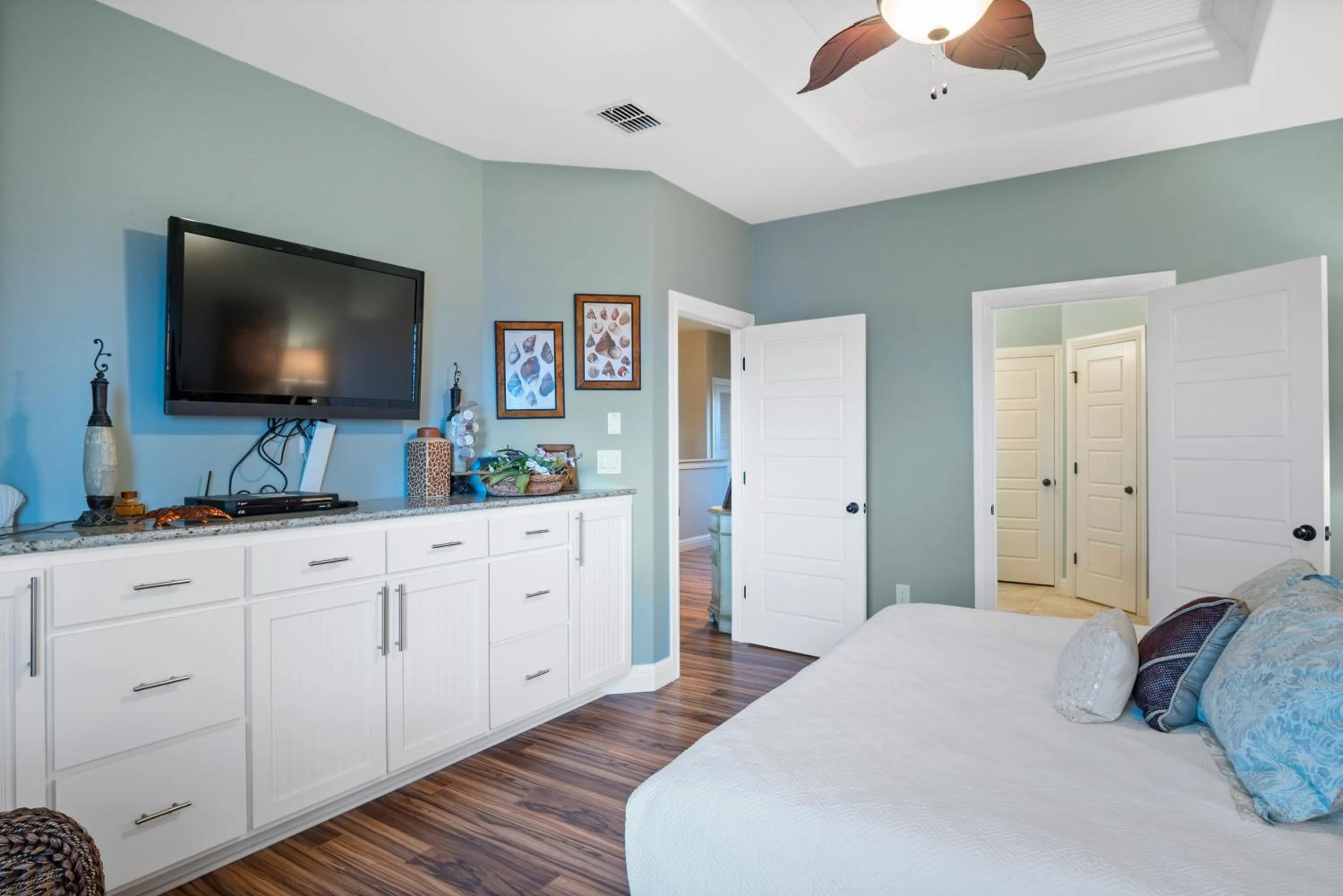 Property building, Bed in Baja Breeze