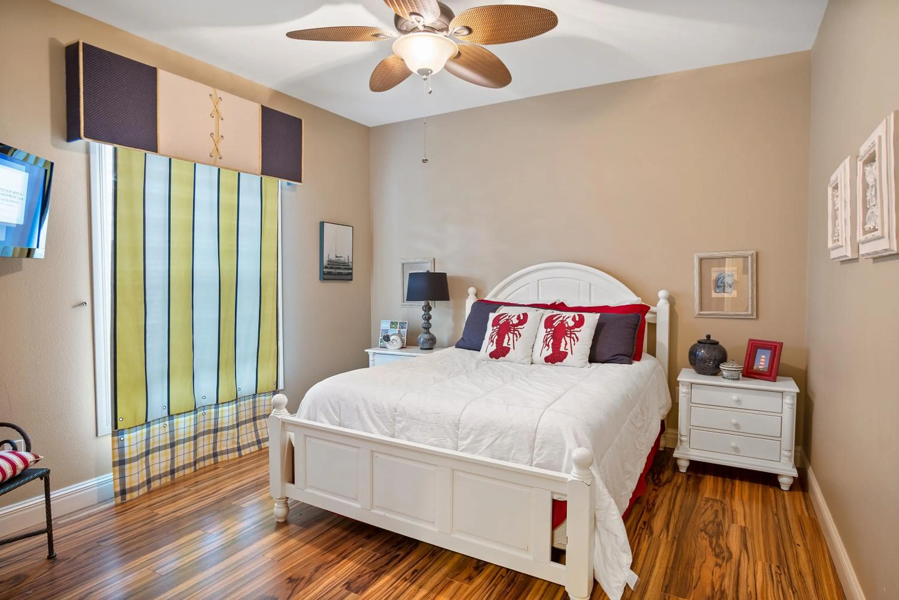 Property building, Bed in Baja Breeze