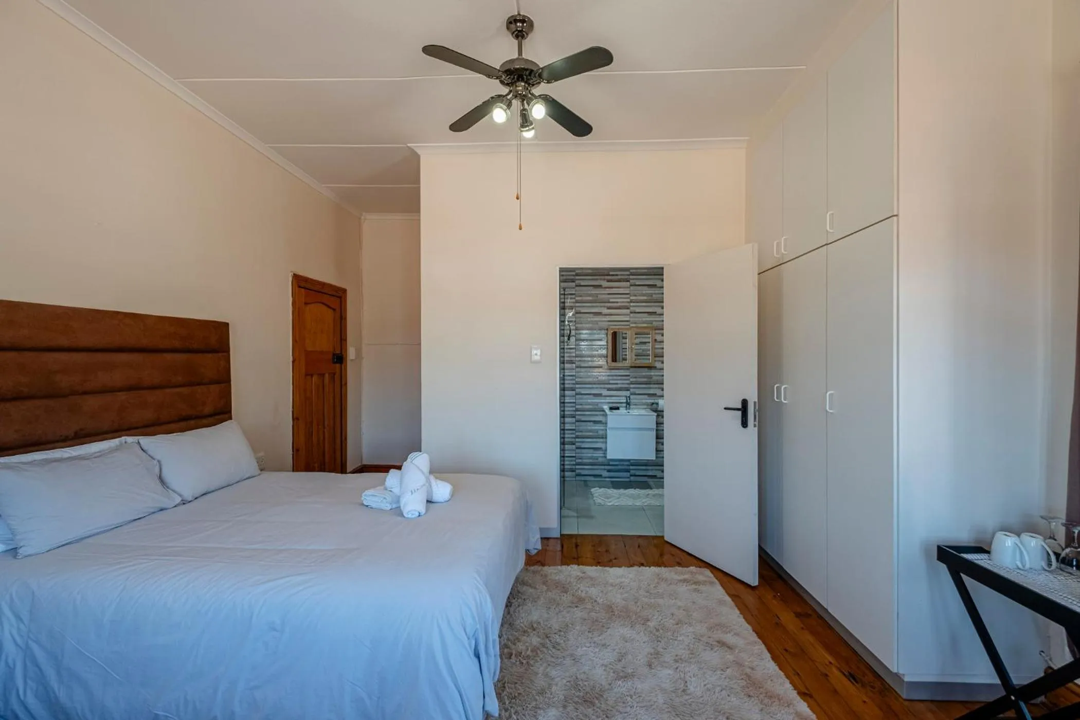 Shower, Bed in 5 Third Avenue Guesthouse