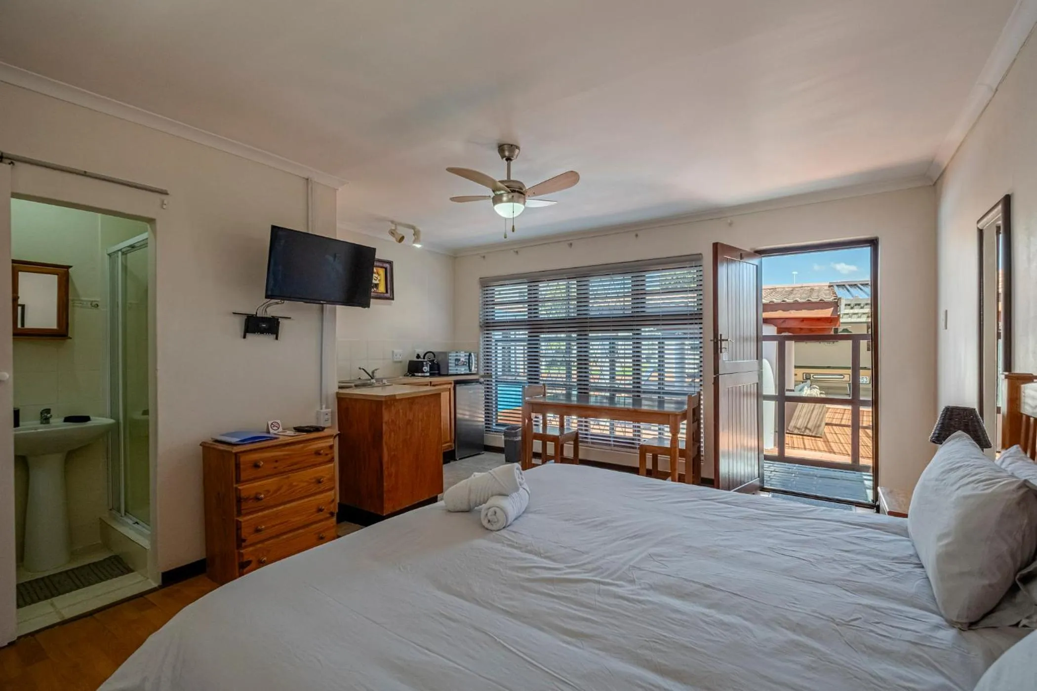 Bedroom, Bed in 5 Third Avenue Guesthouse