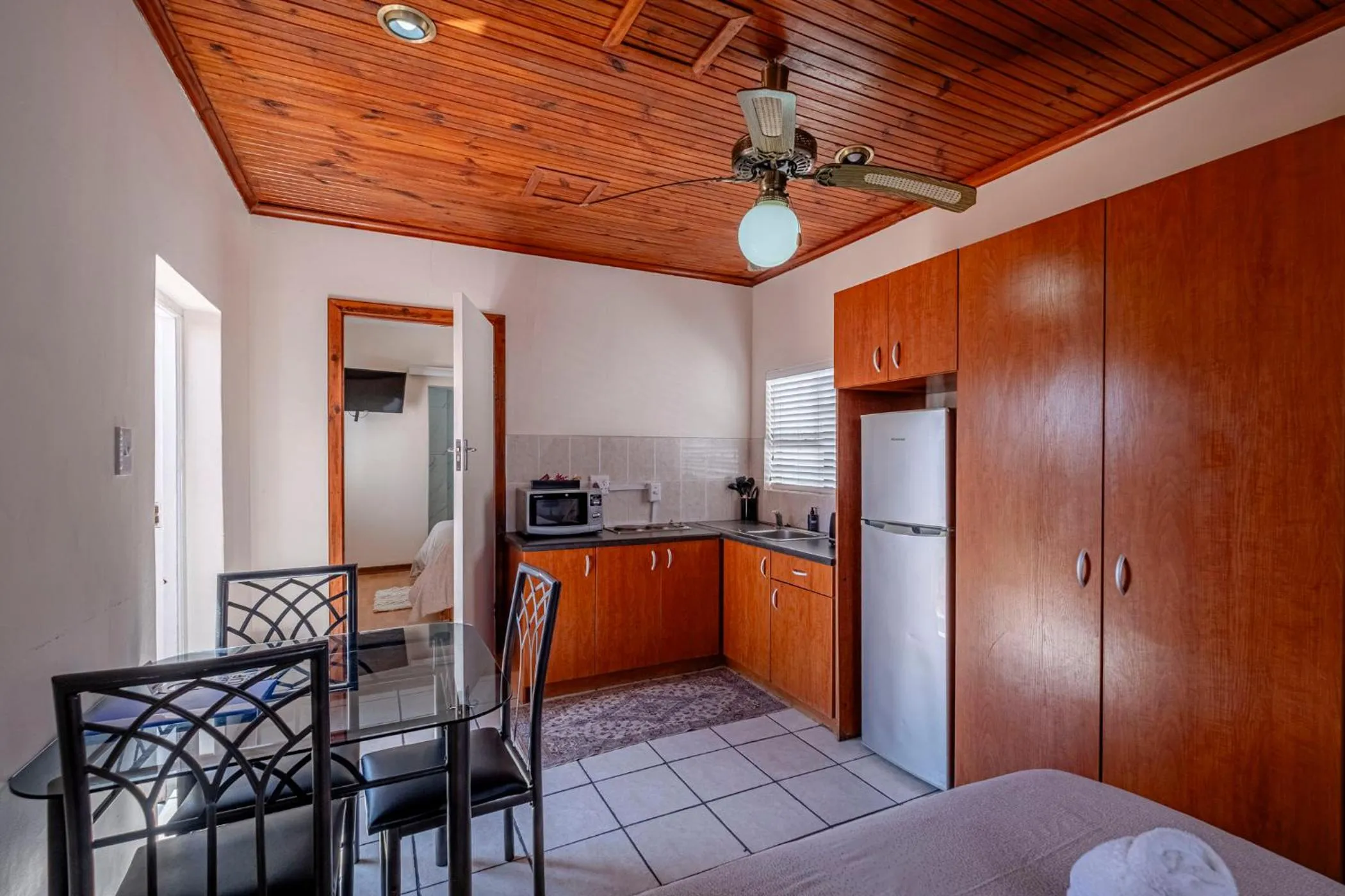 Kitchen or kitchenette in 5 Third Avenue Guesthouse