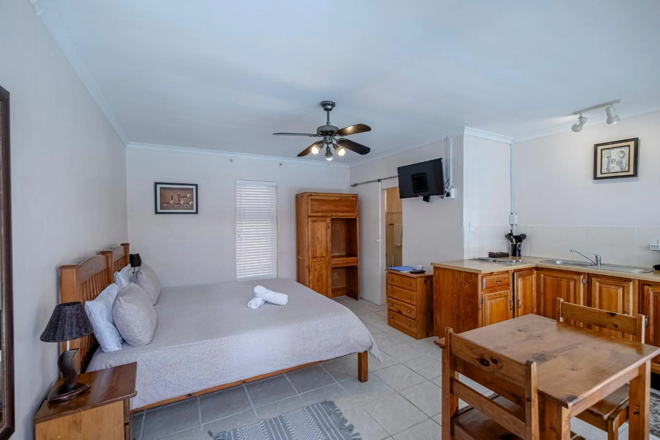 Property building, Bed in 5 Third Avenue Guesthouse