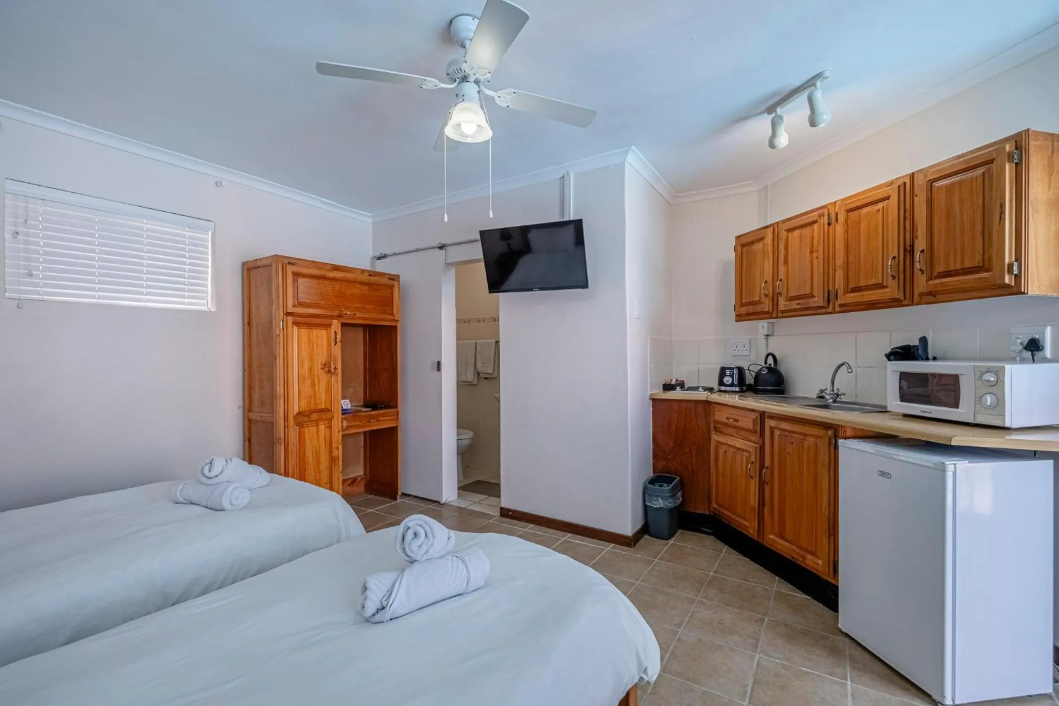 Property building, Bed in 5 Third Avenue Guesthouse