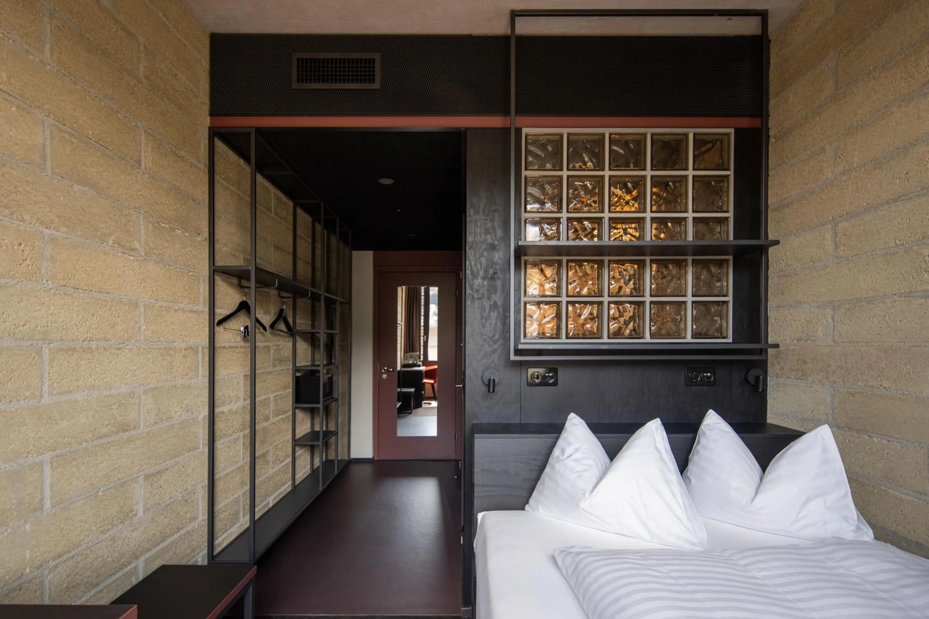 Bedroom, Bed in Tailormade Hotel LEO St Gallen