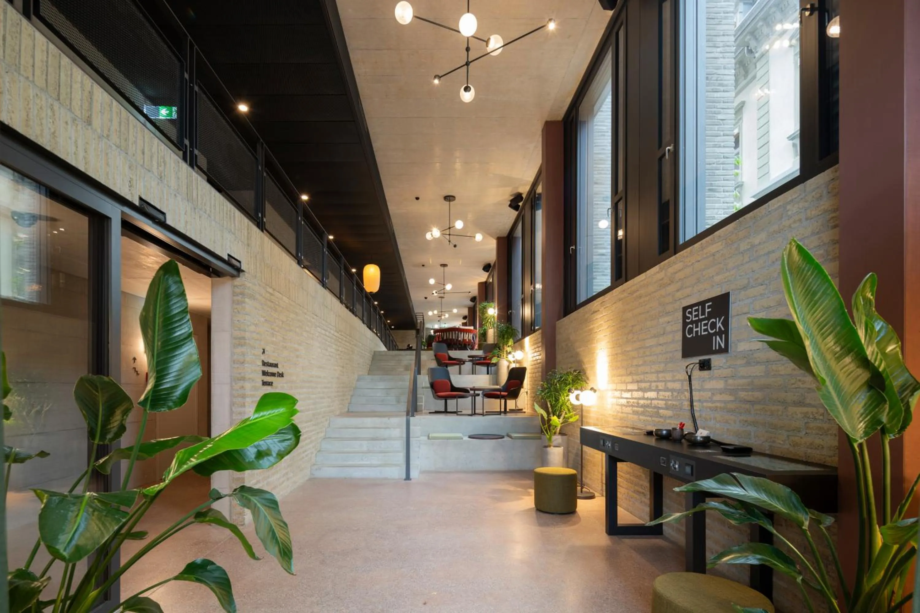 Lobby or reception in Tailormade Hotel LEO St Gallen