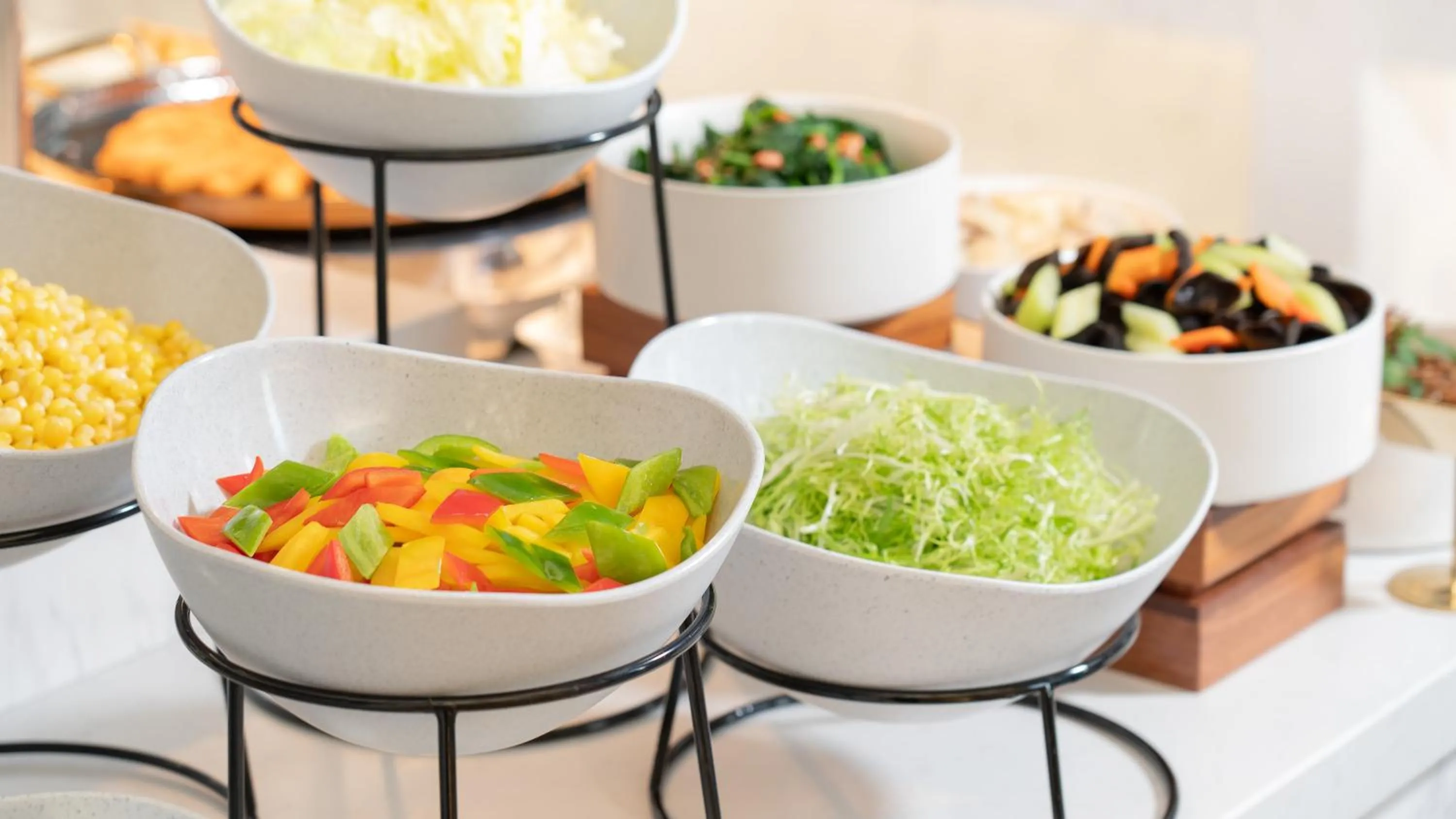 Restaurant/places to eat in Holiday Inn Express Qingdao Northern West Coast by IHG