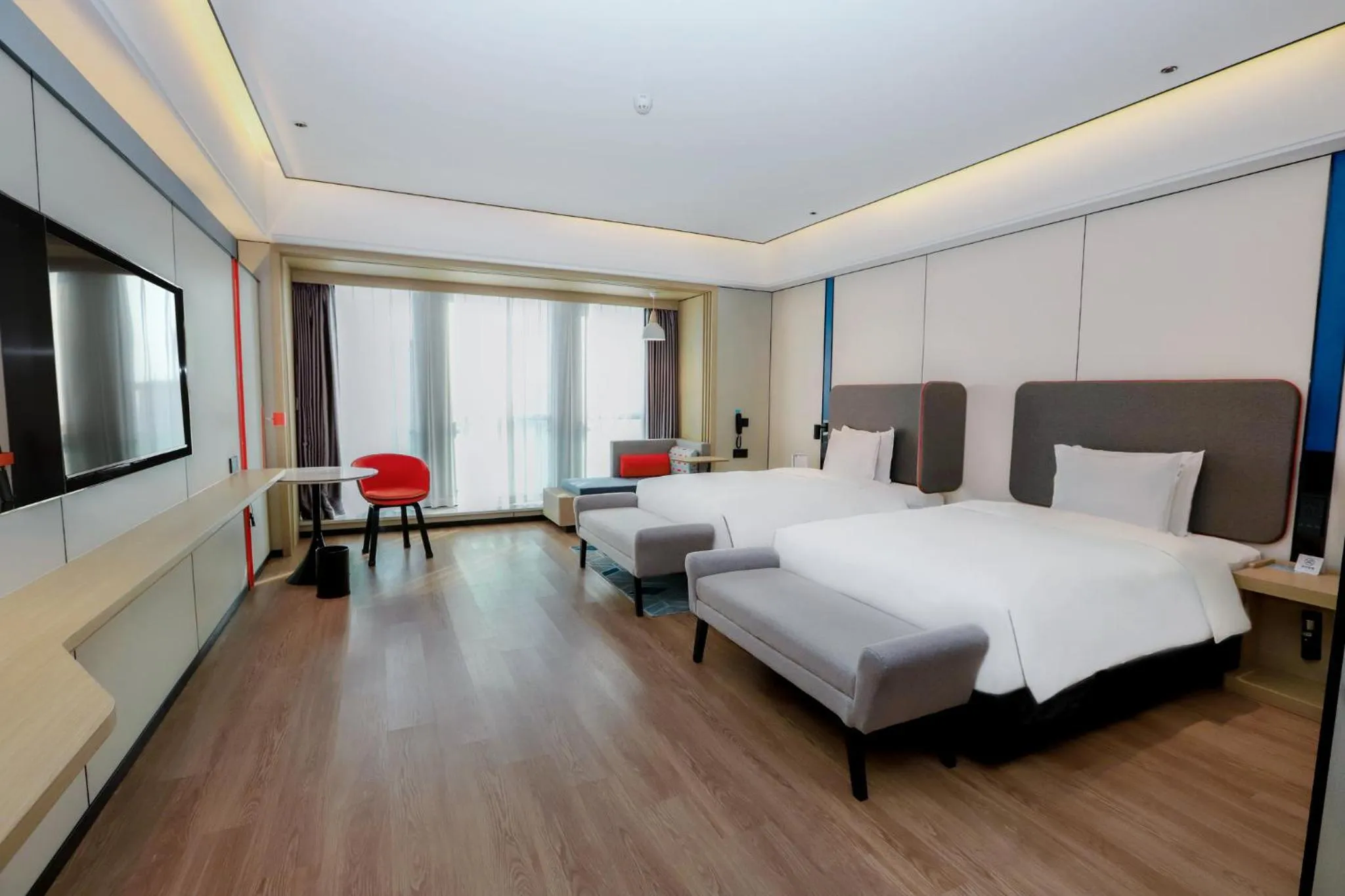 Photo of the whole room, Bed in Holiday Inn Express Qingdao Northern West Coast by IHG