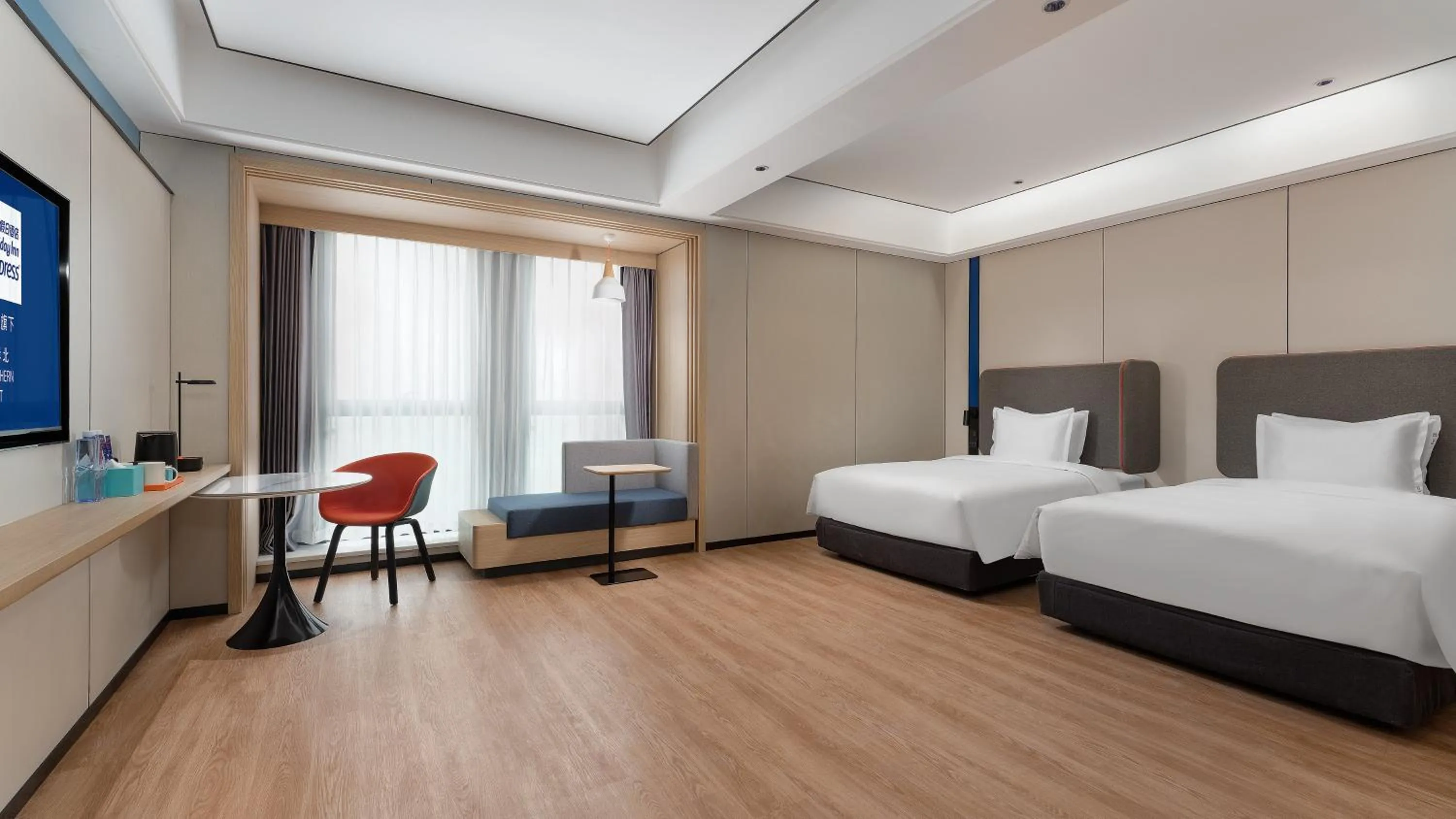 Photo of the whole room, Bed in Holiday Inn Express Qingdao Northern West Coast by IHG