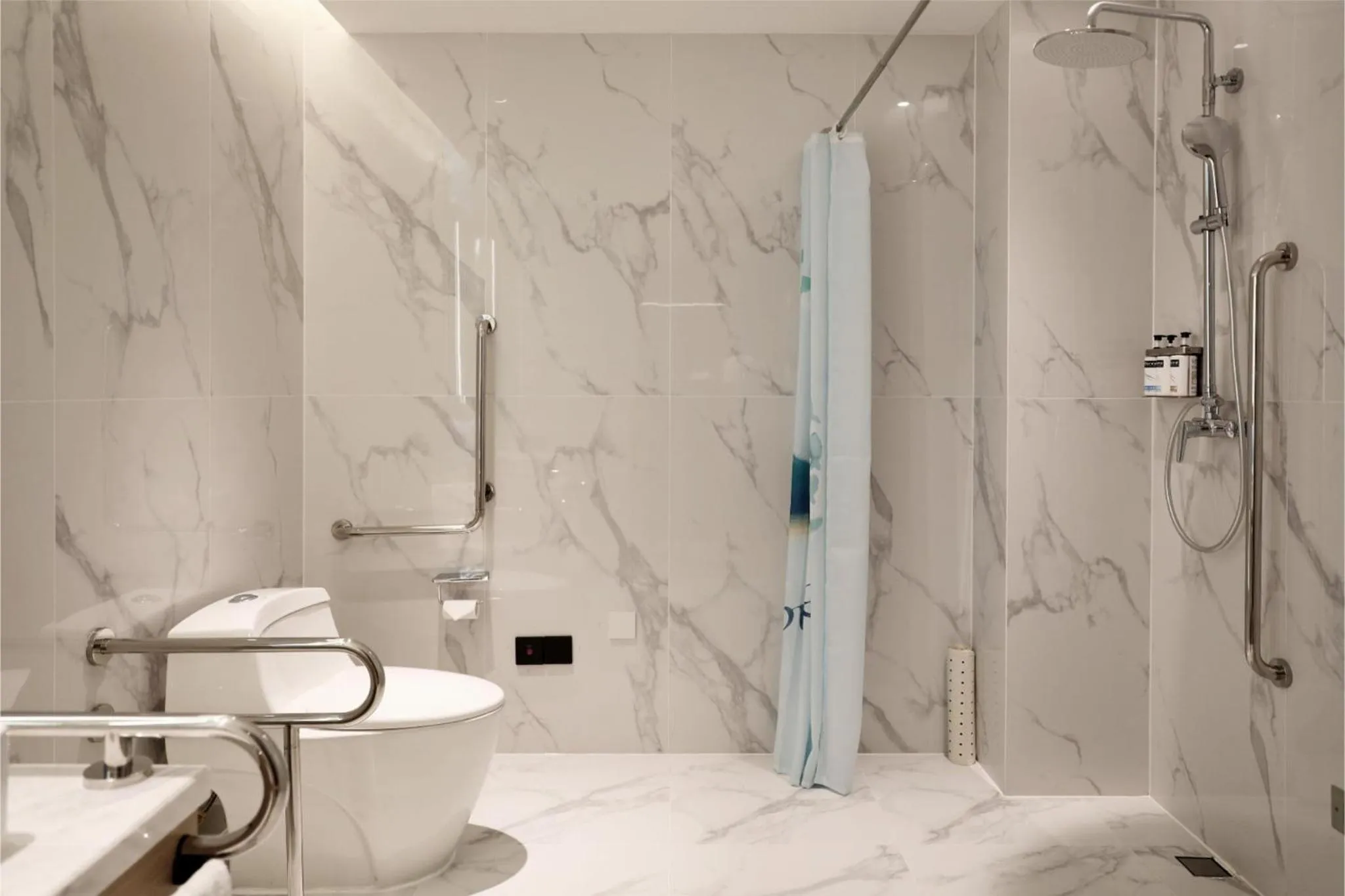 Photo of the whole room in Holiday Inn Express Qingdao Northern West Coast by IHG