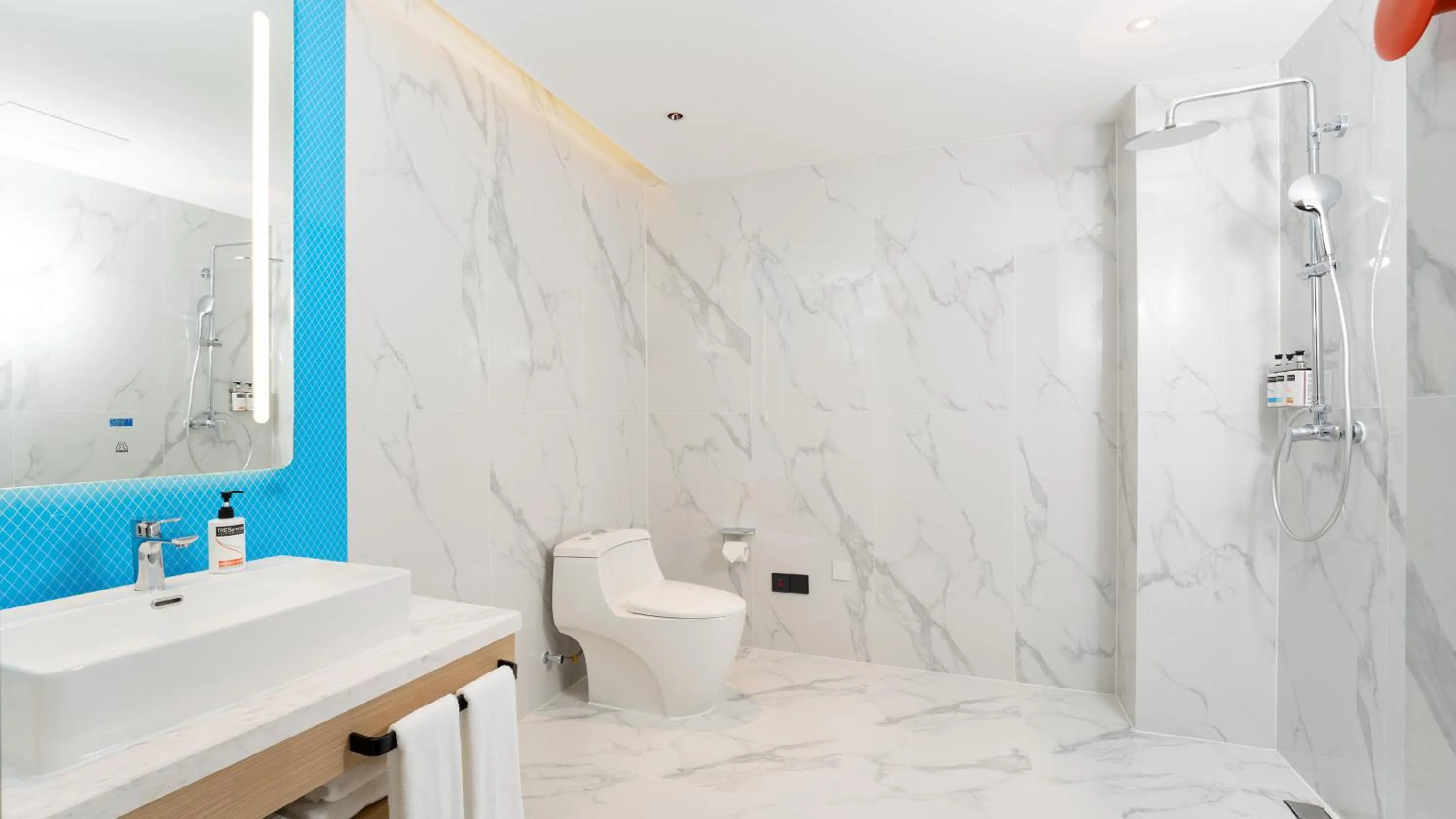 Bathroom in Holiday Inn Express Qingdao Northern West Coast by IHG