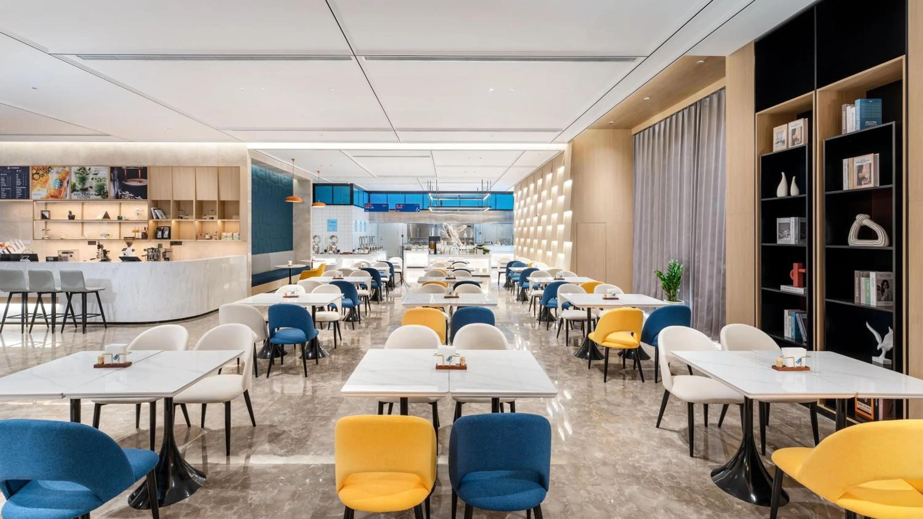 Restaurant/places to eat in Holiday Inn Express Qingdao Northern West Coast by IHG