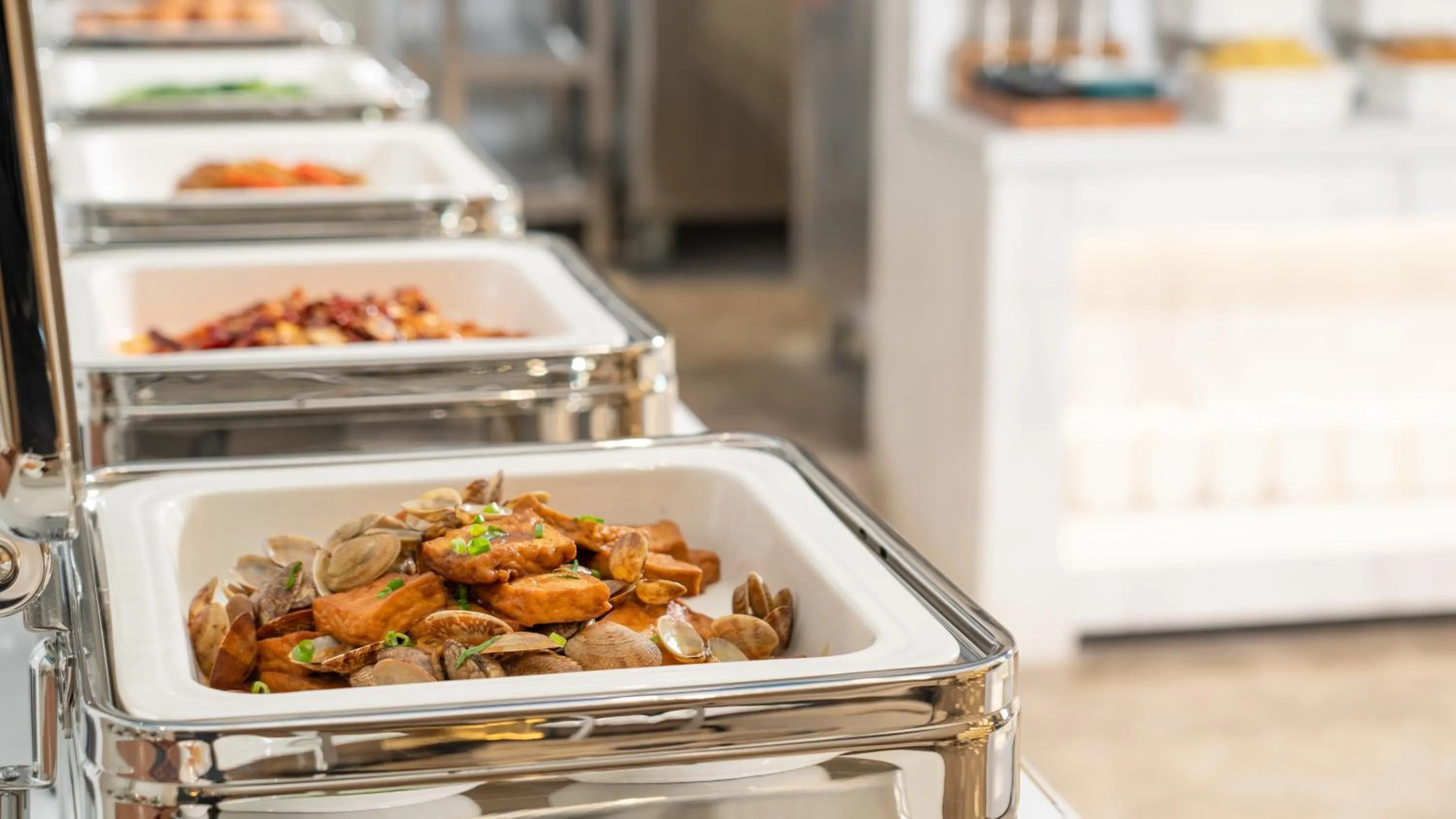 Restaurant/places to eat in Holiday Inn Express Qingdao Northern West Coast by IHG