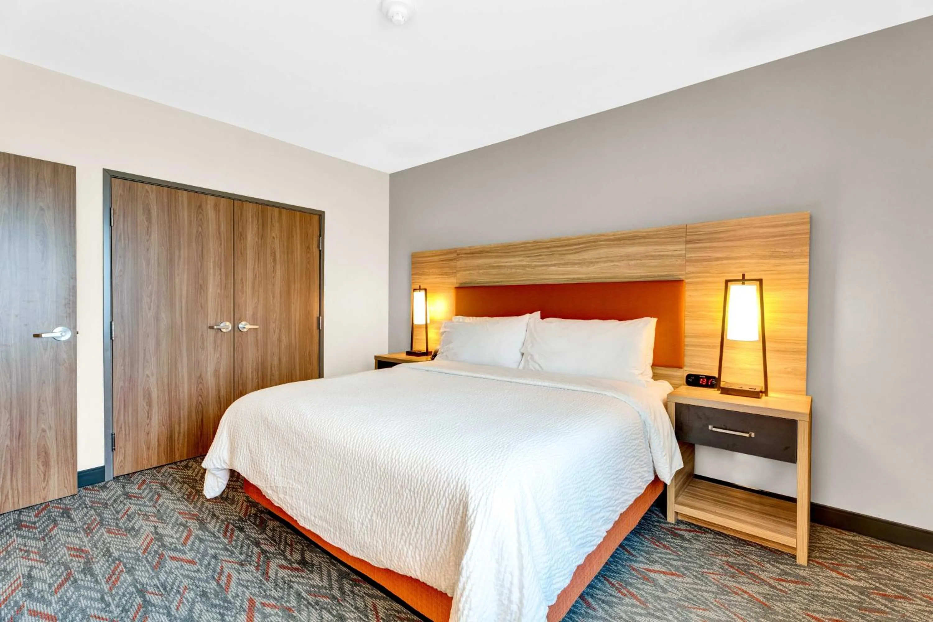 Bed in Candlewood Suites - Detroit - Auburn Hills by IHG