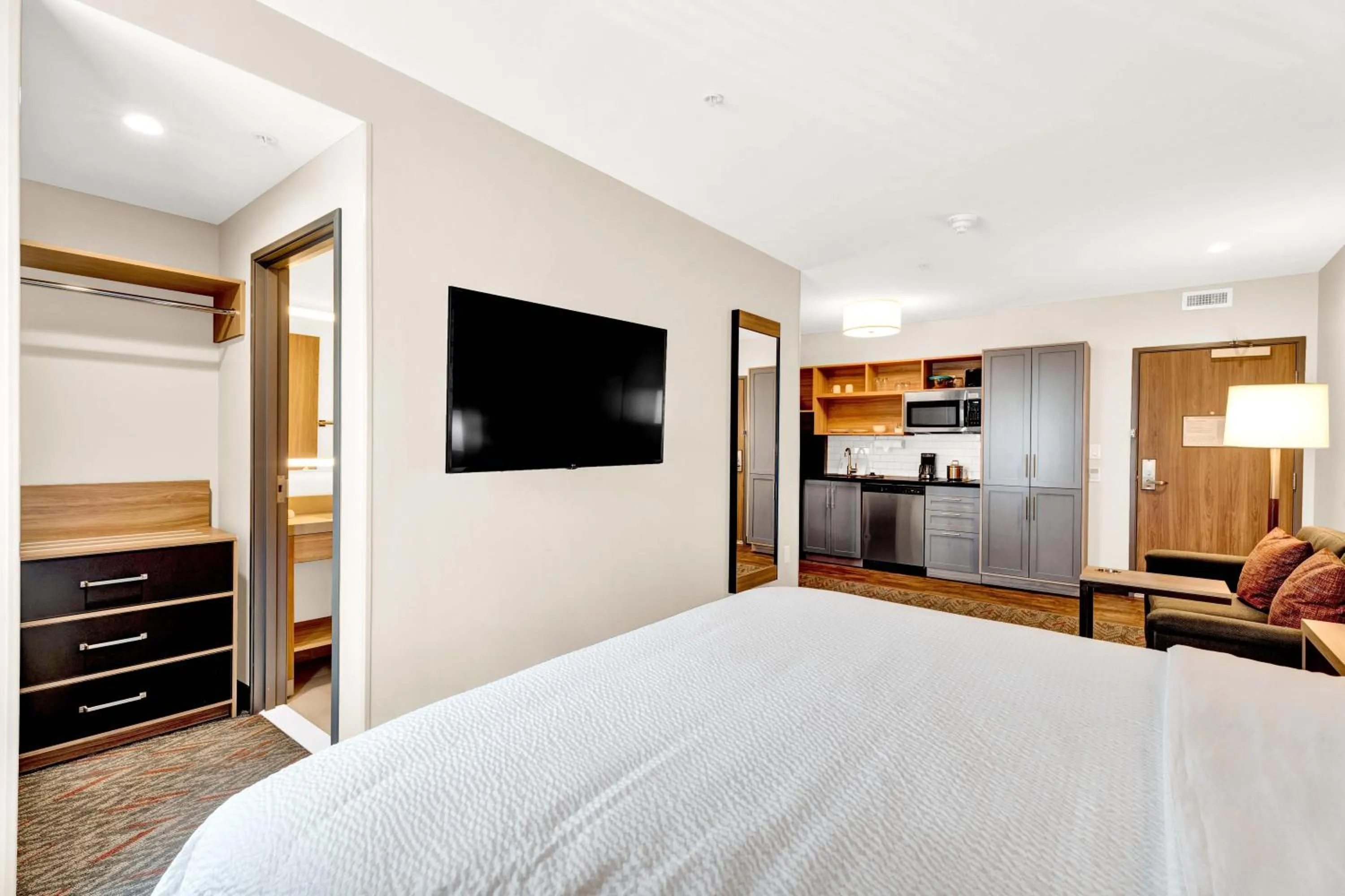 Bed in Candlewood Suites - Detroit - Auburn Hills by IHG