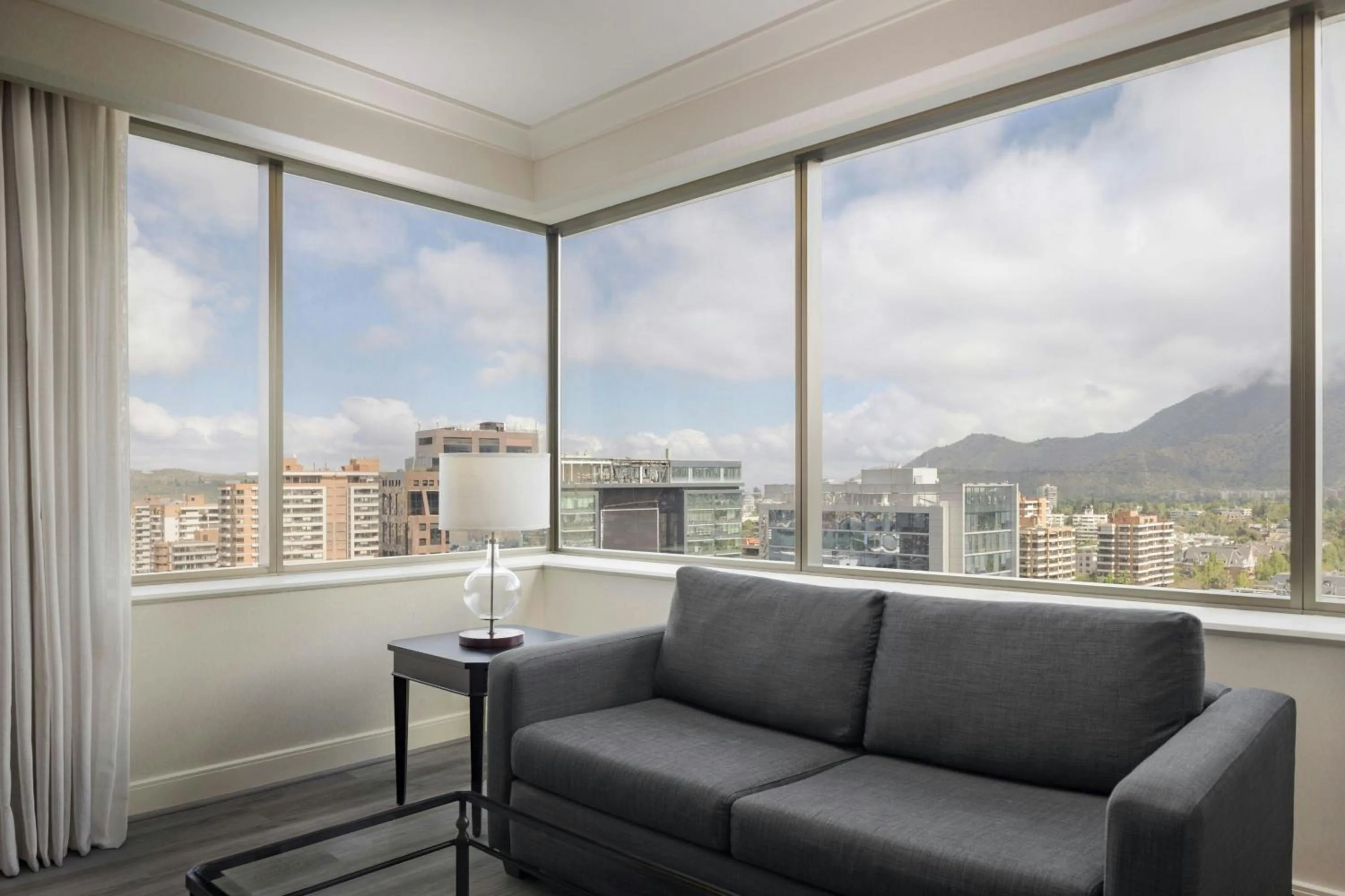 Photo of the whole room in Santiago Marriott Hotel