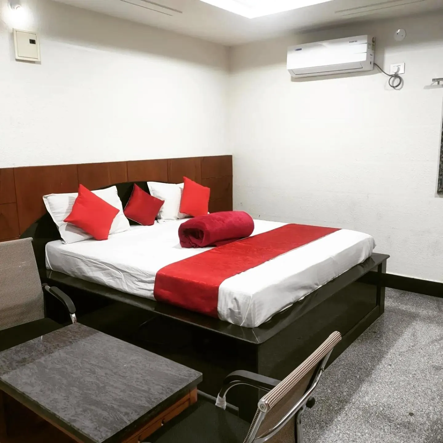 Bed in Hotel New Maruthi Inn, LB Nagar